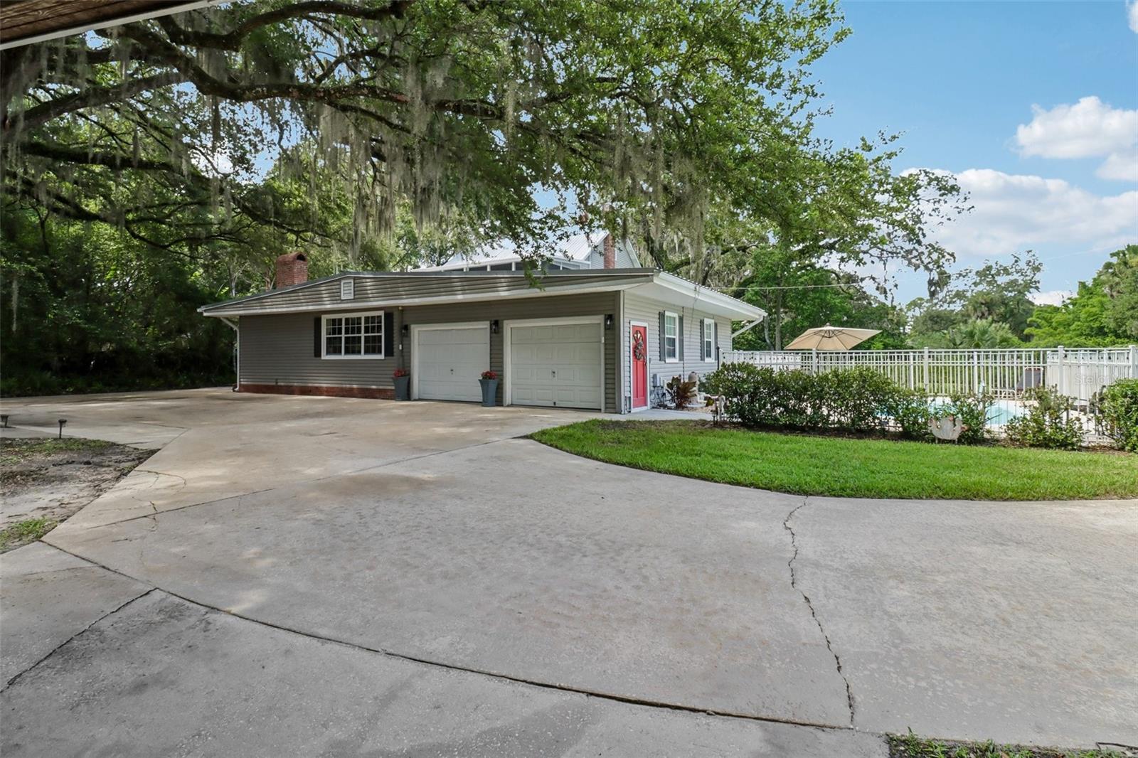 649 Glenway Dr Property Photo 9