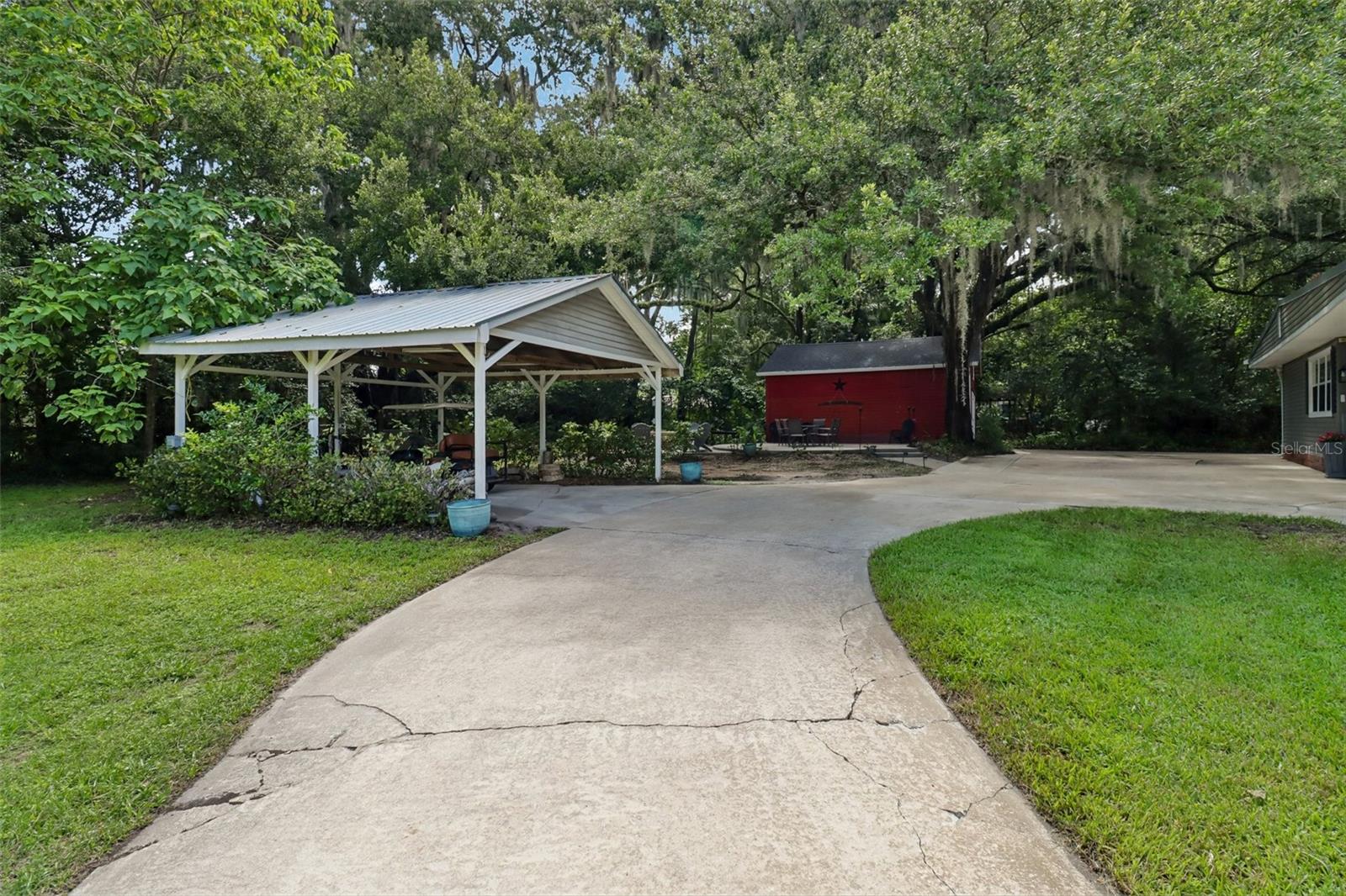 649 Glenway Dr Property Photo 46
