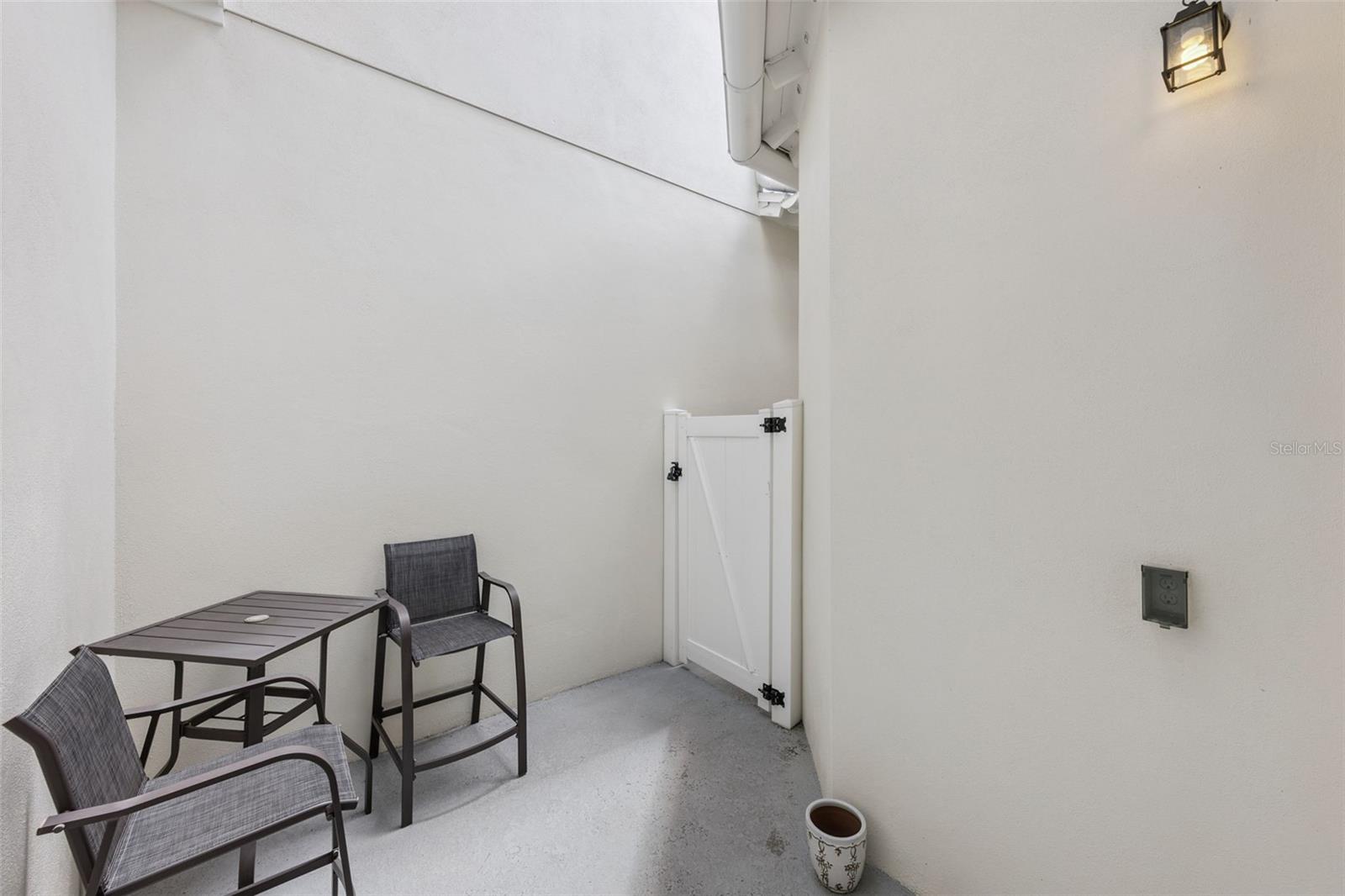 1426 Resolute St Property Photo 30