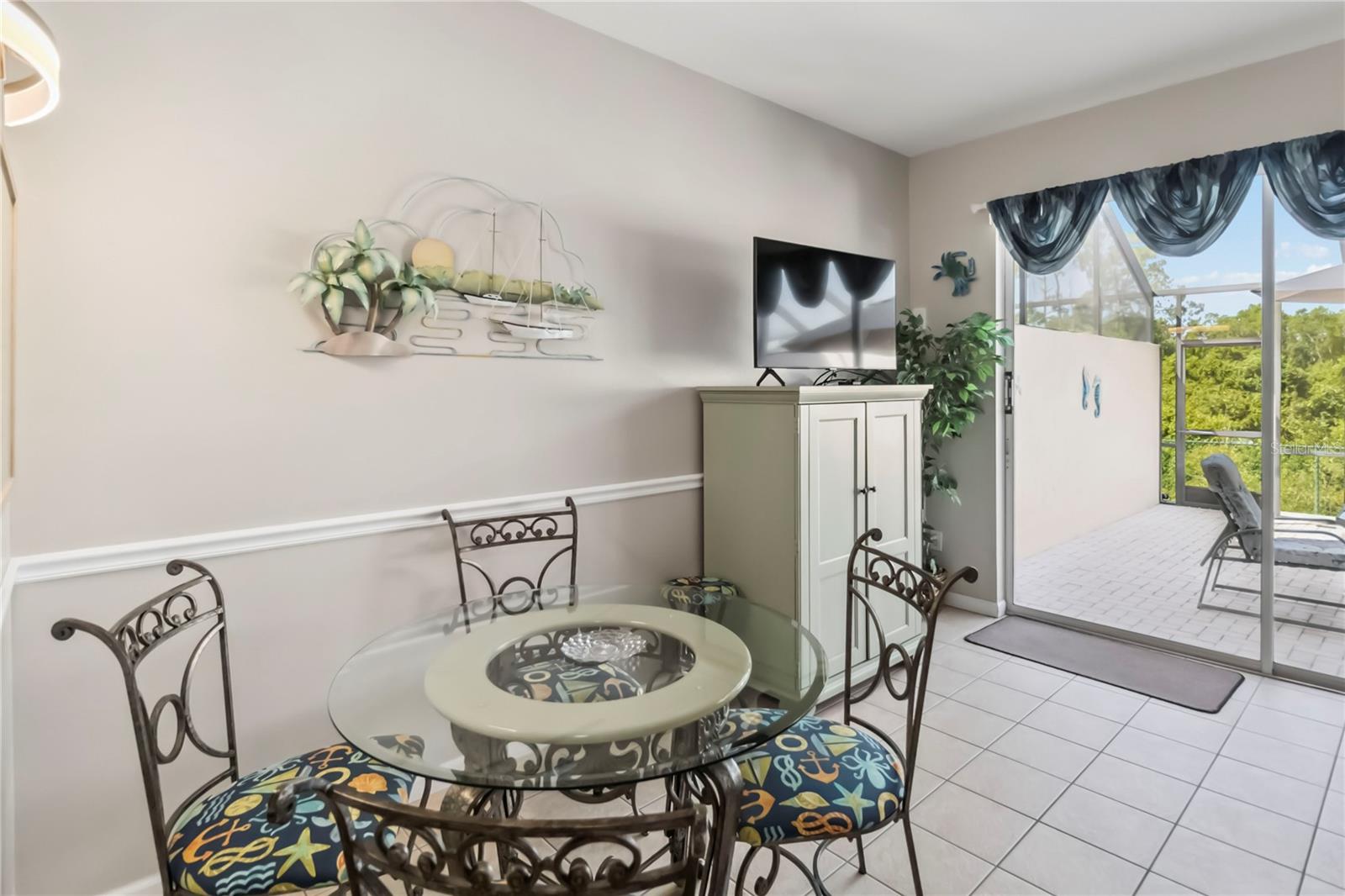 2382 Silver Palm Dr E Property Photo 4