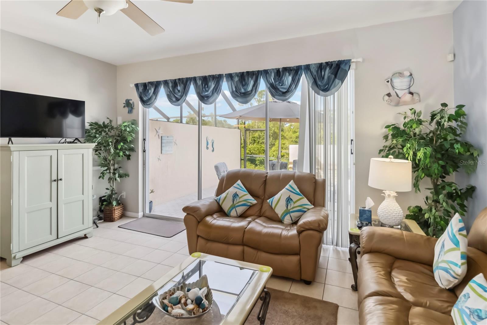 2382 Silver Palm Dr E Property Photo 5