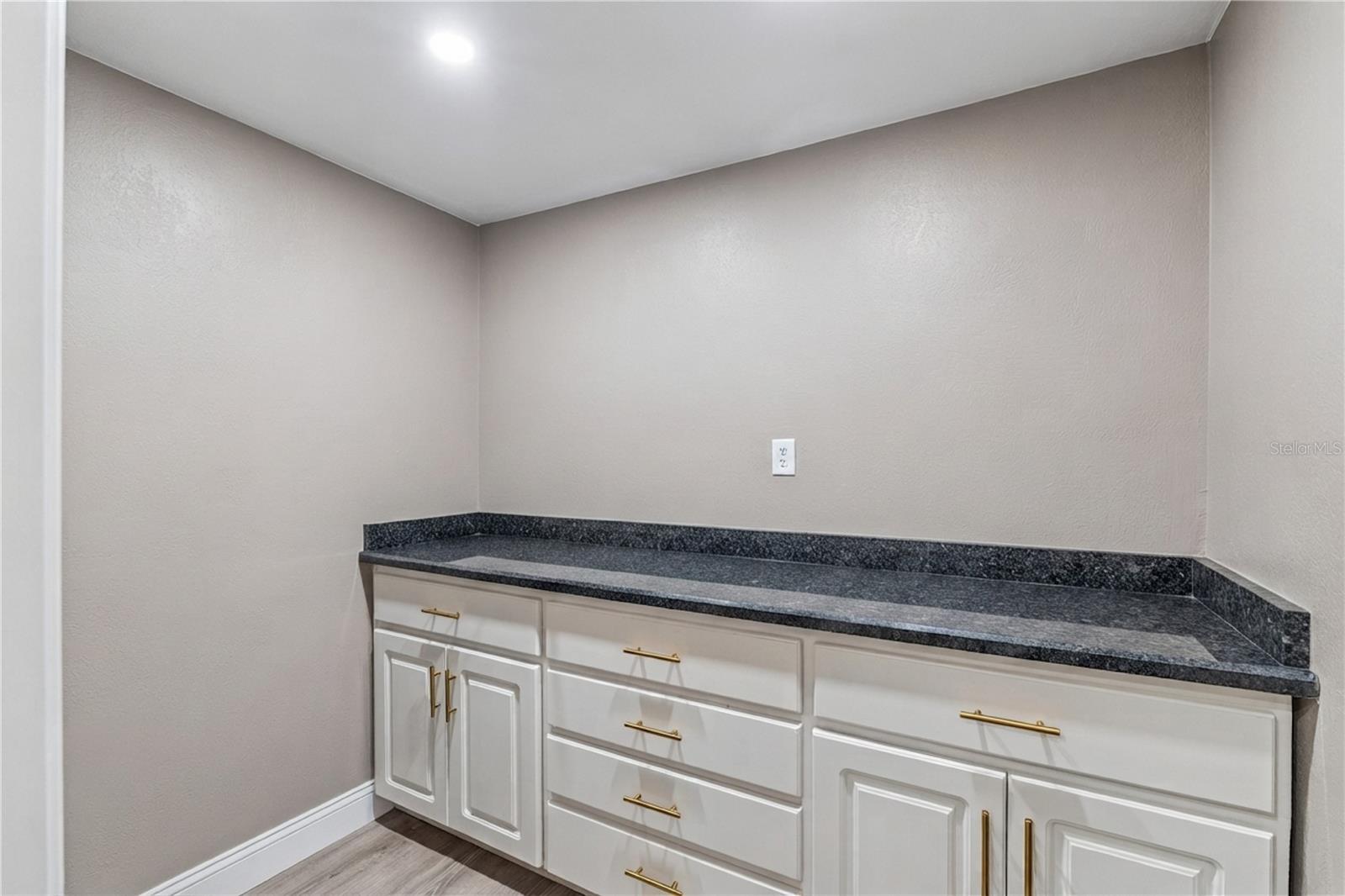 537 Pelican Bay Dr Property Photo 29