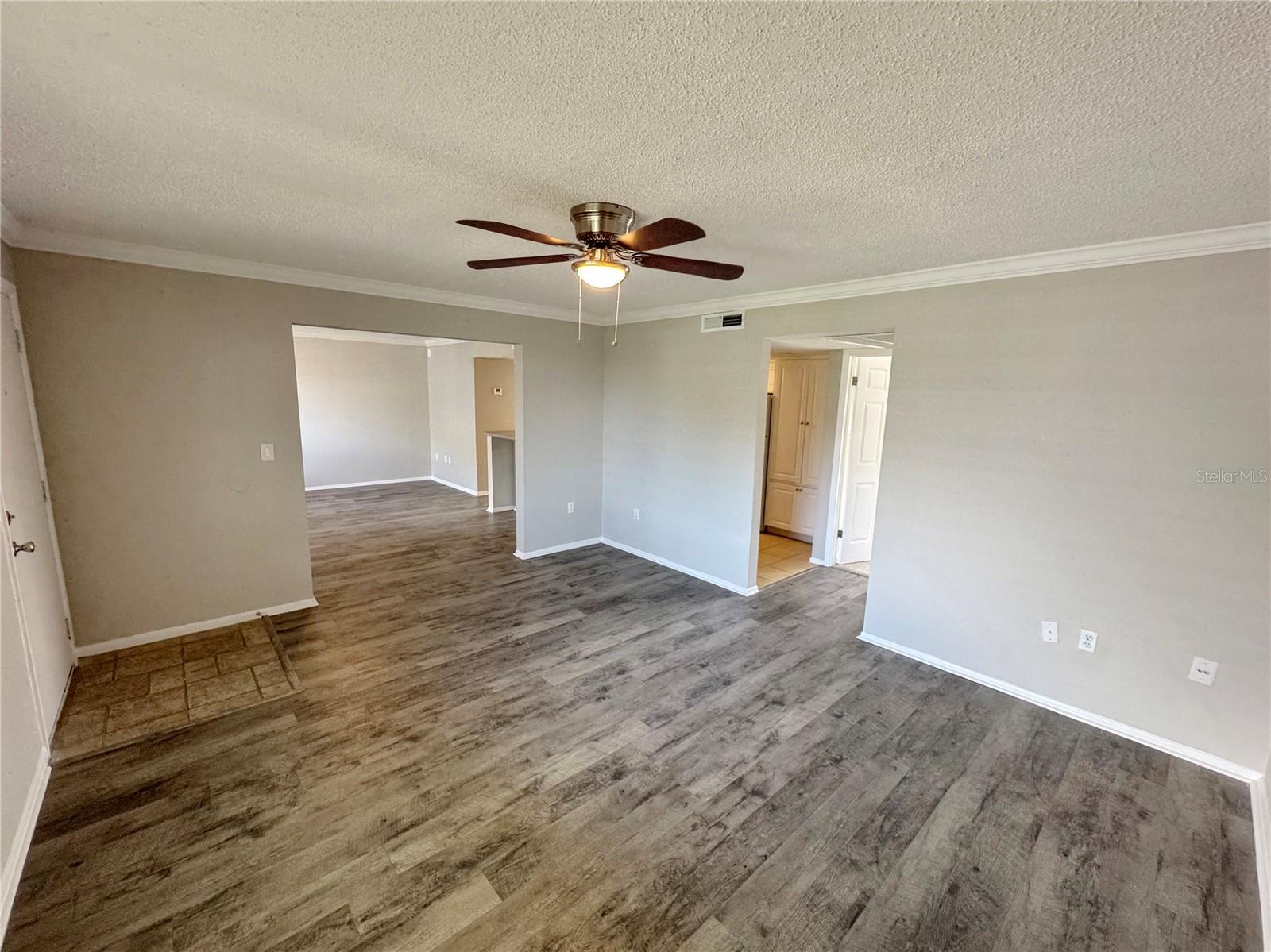115 Oyster Bay Cir #300 Property Photo 6