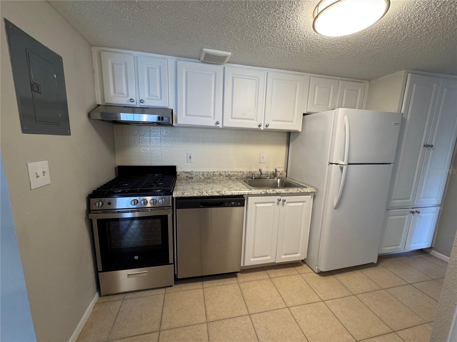115 Oyster Bay Cir #300 Property Photo 12