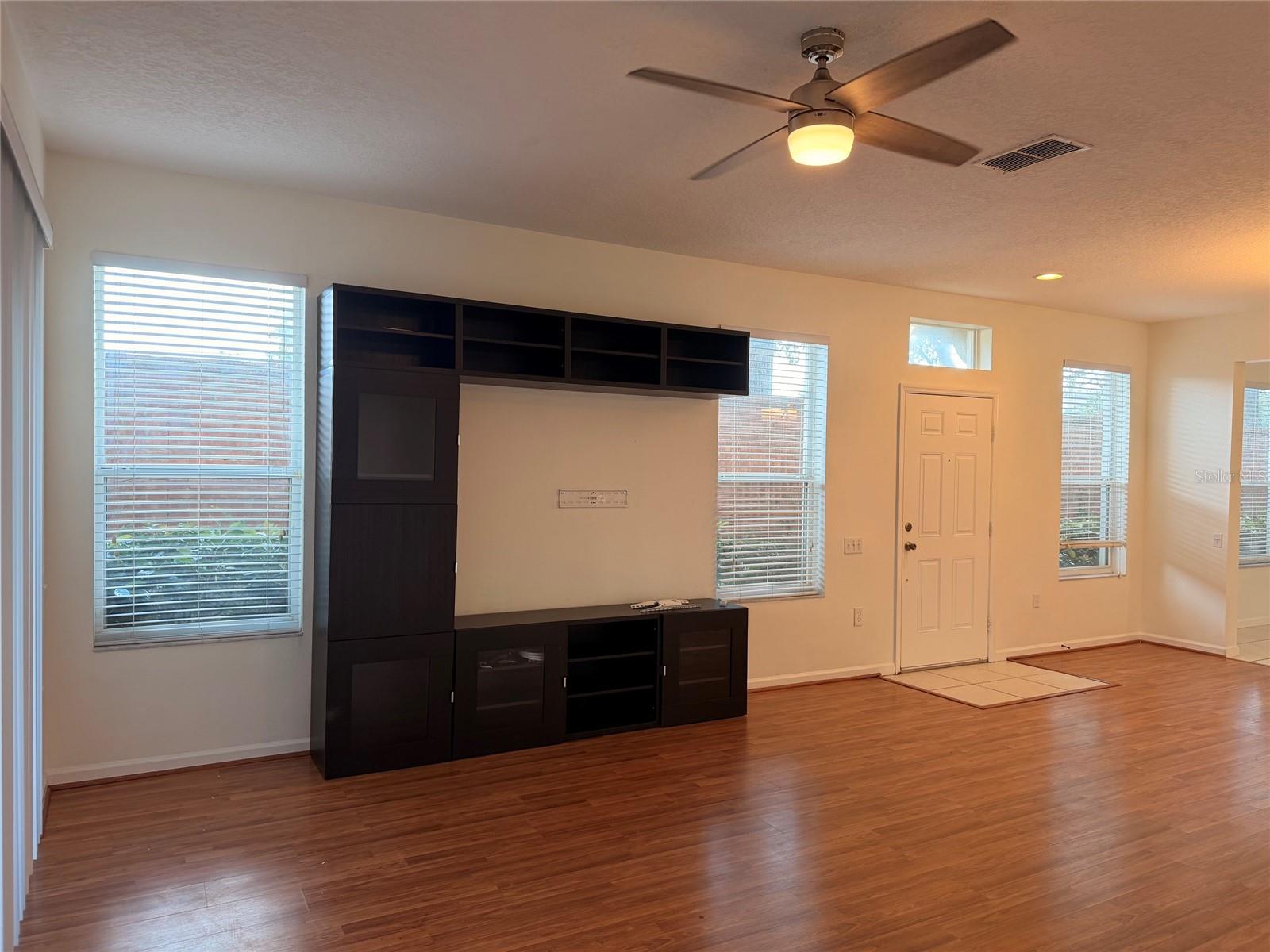 O6422736 Property Photo 5