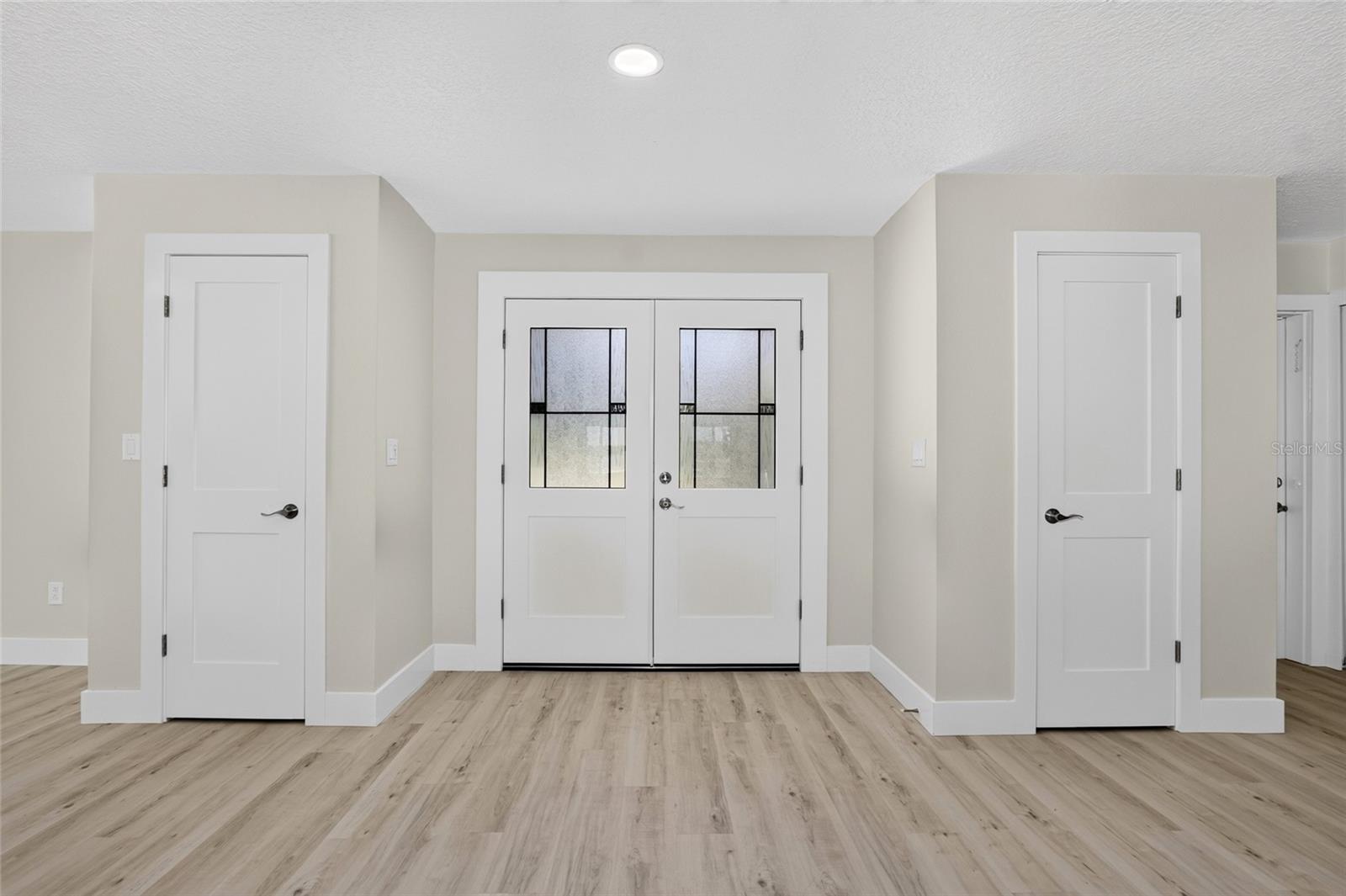 1225 Hoffner Ave Property Photo 4