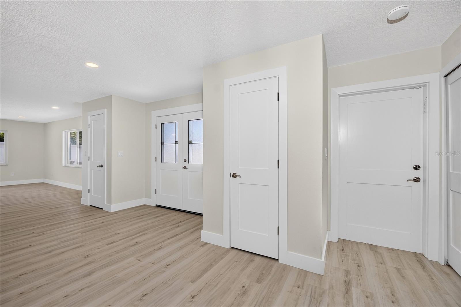 1225 Hoffner Ave Property Photo 5