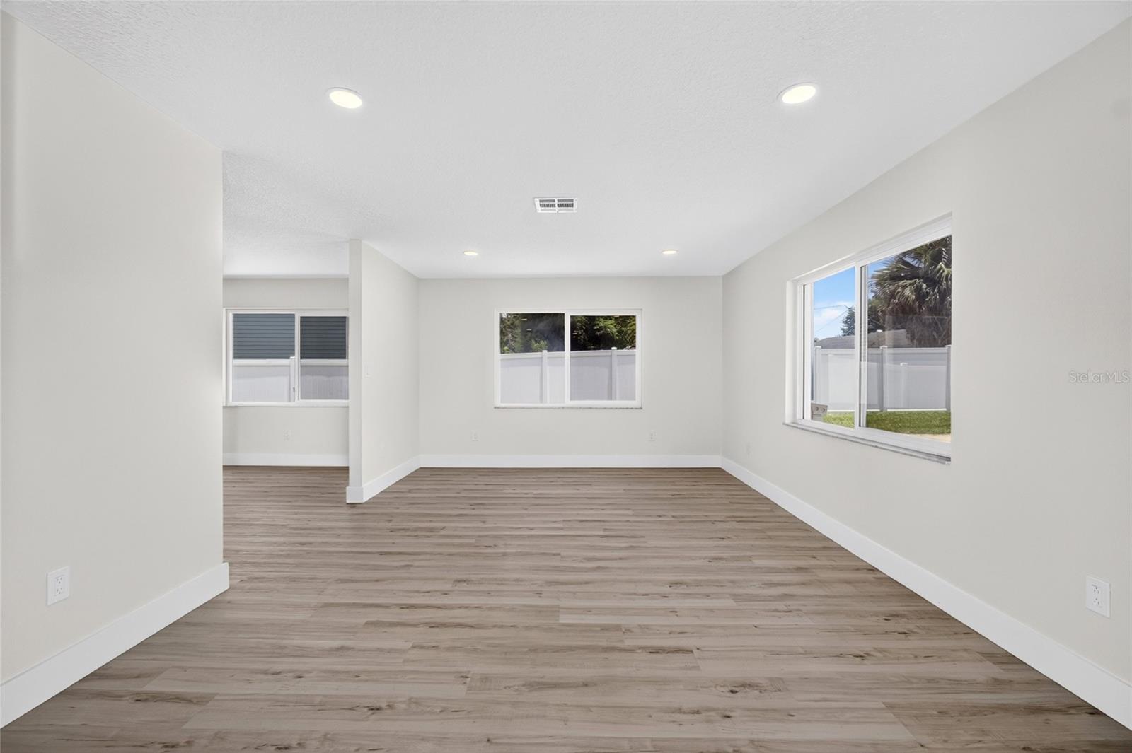 1225 Hoffner Ave Property Photo 6