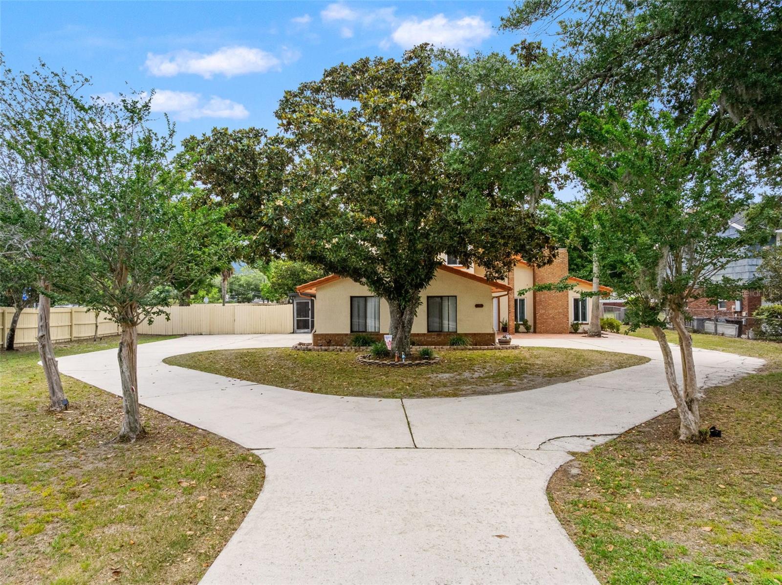 1161 W Lake Brantley Rd Property Photo 2