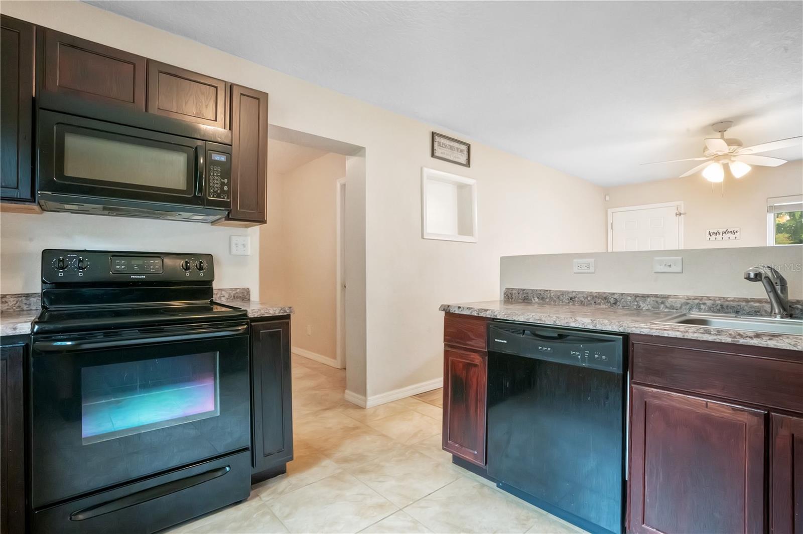 4901 Bristol Ct Property Photo 12
