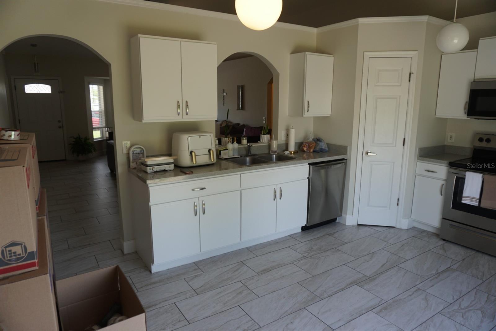 2960 Belkton Property Photo 4