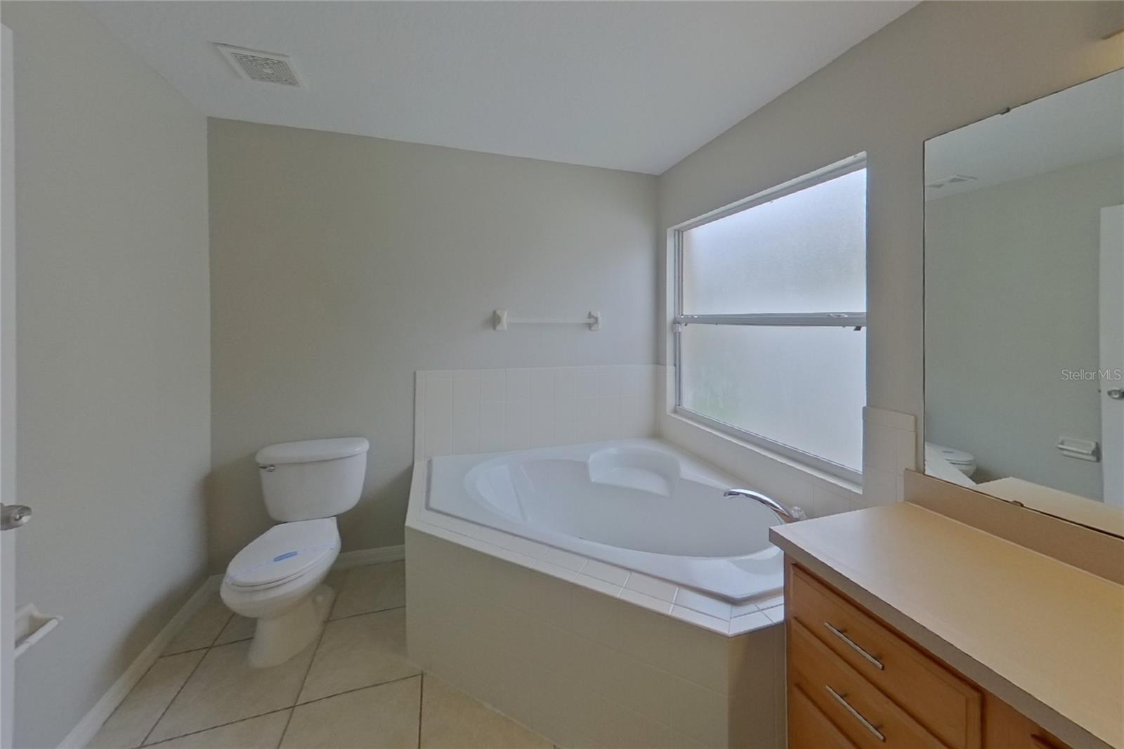 O6422813 Property Photo 10