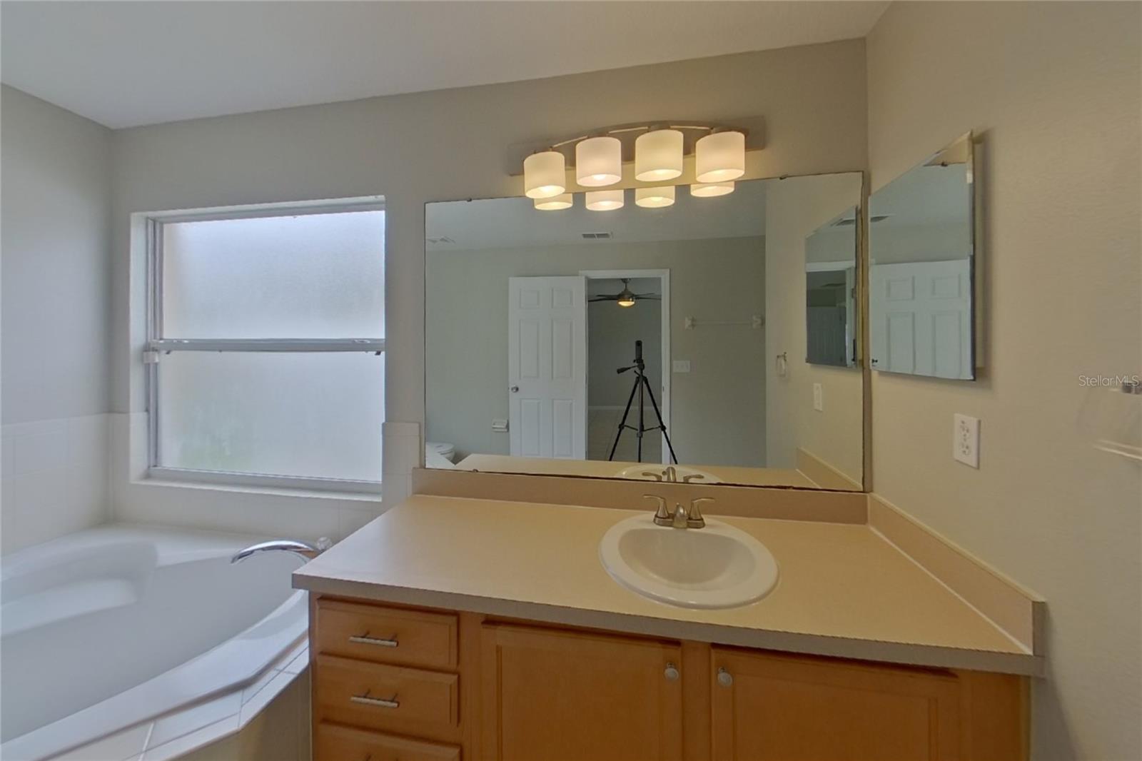 O6422813 Property Photo 11