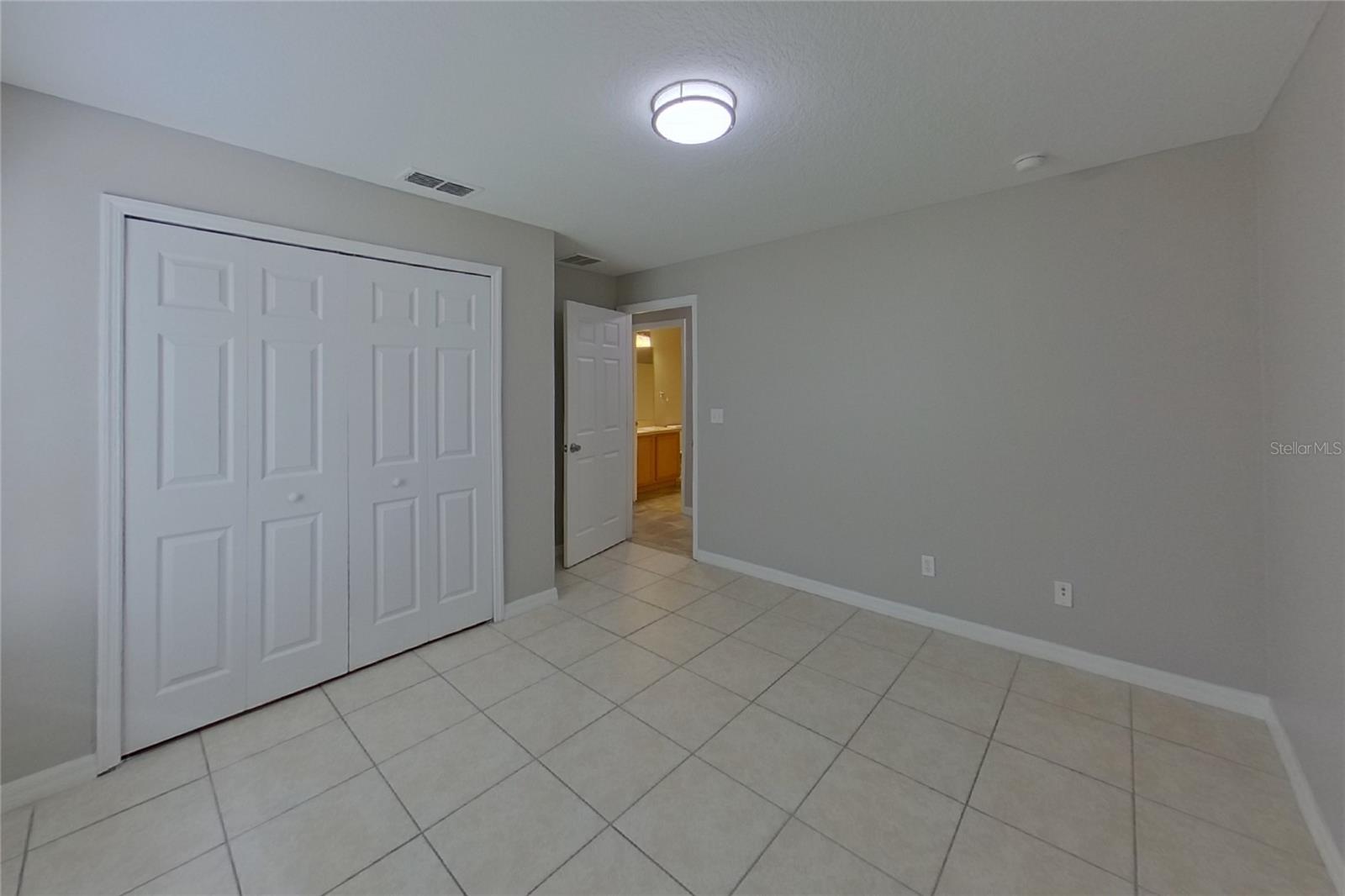 O6422813 Property Photo 12