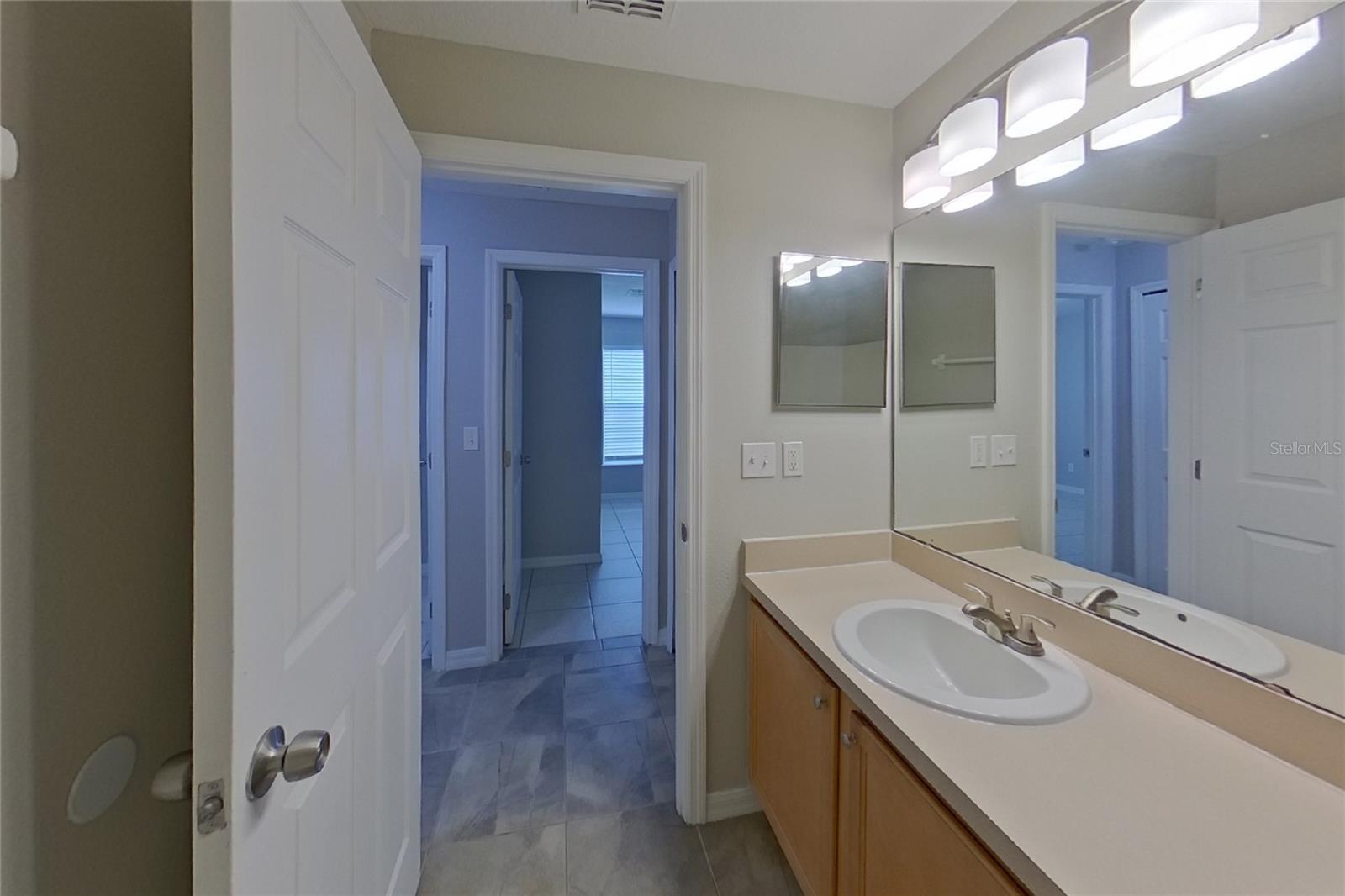 O6422813 Property Photo 15