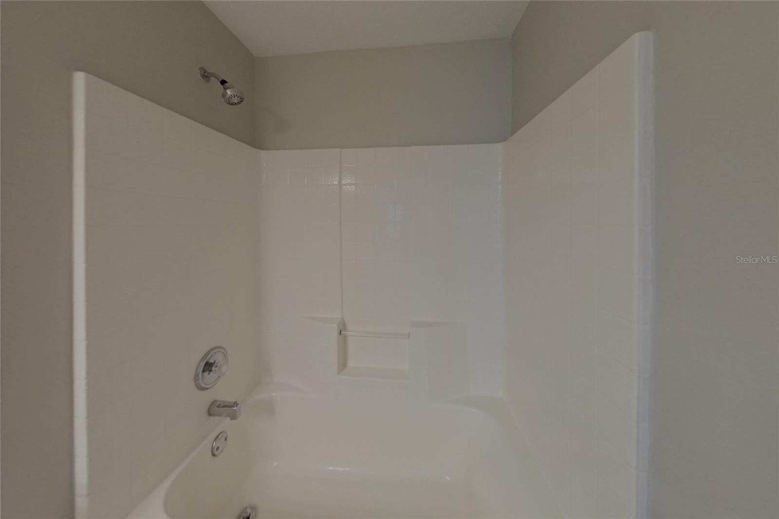 O6422813 Property Photo 16
