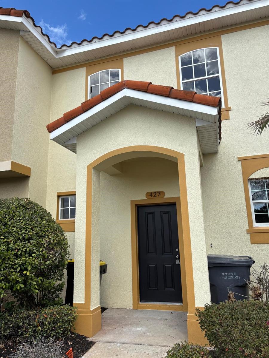 427 MADISON CIR Property Photo 1