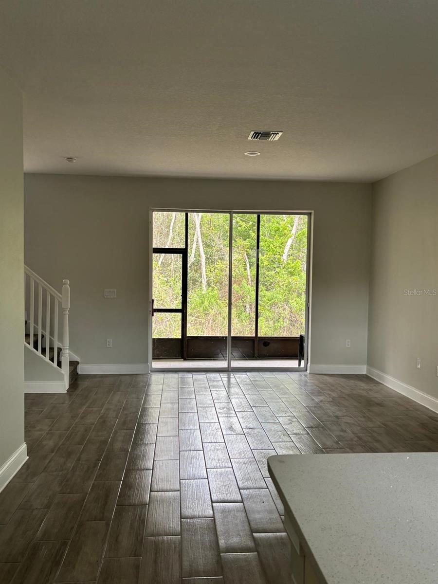 427 Madison Cir Property Photo 3