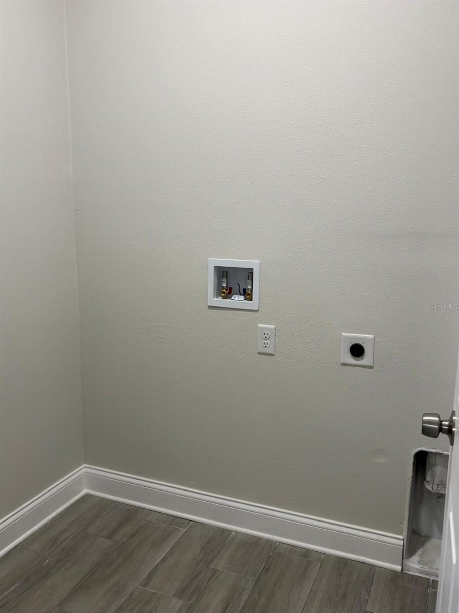 427 Madison Cir Property Photo 18