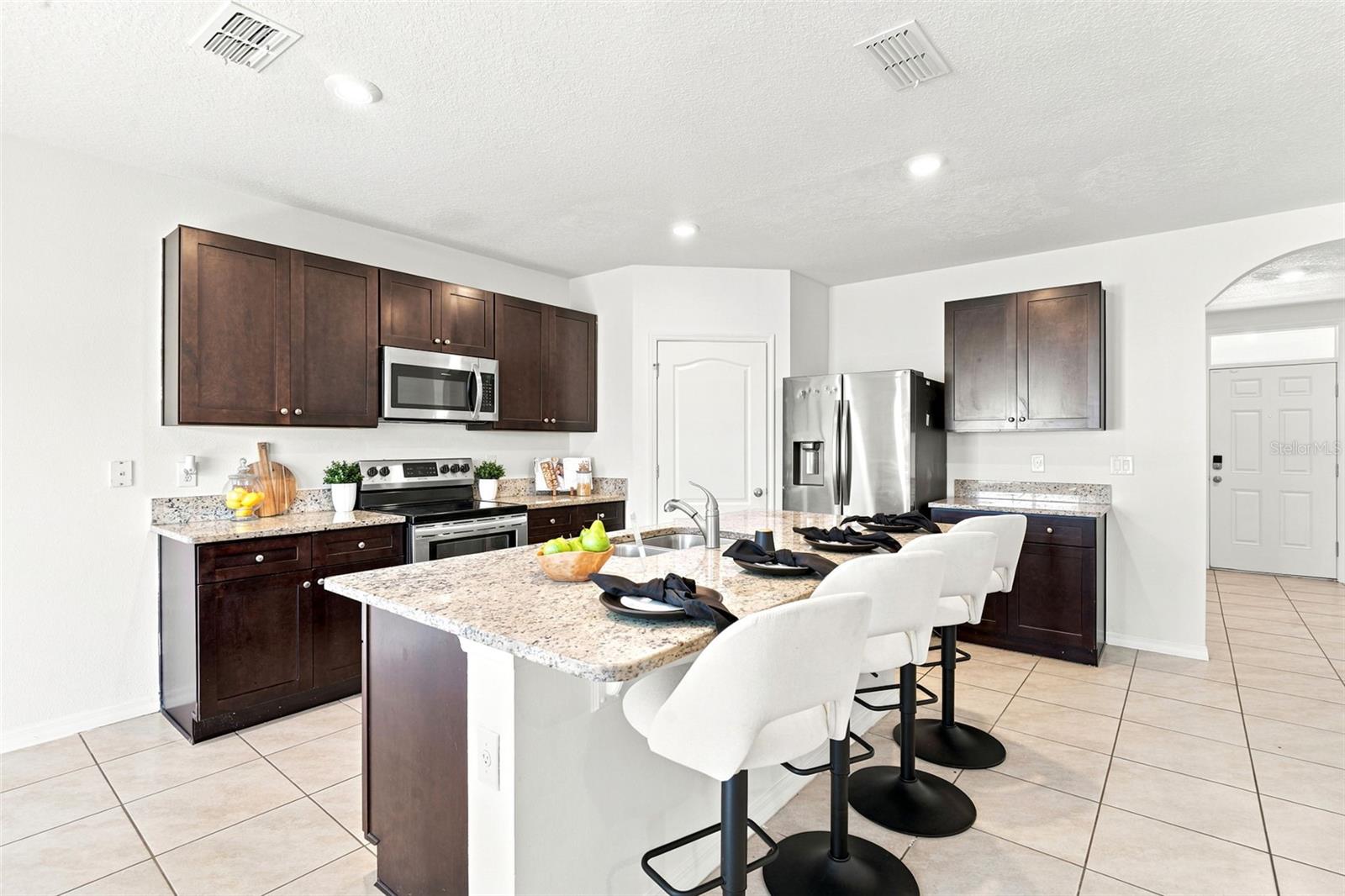 5125 Fiddlewood Way Property Photo 4