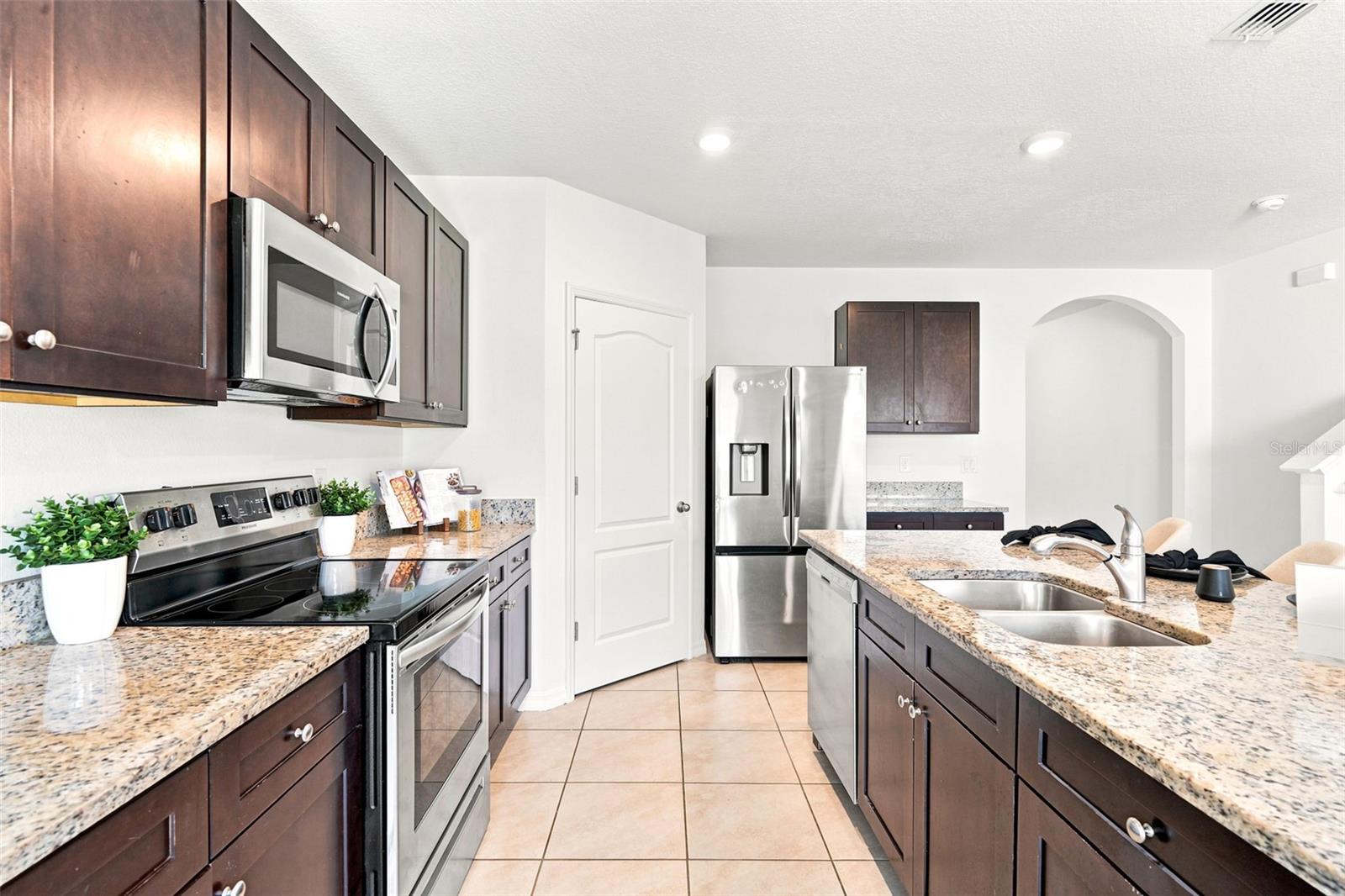 5125 Fiddlewood Way Property Photo 6