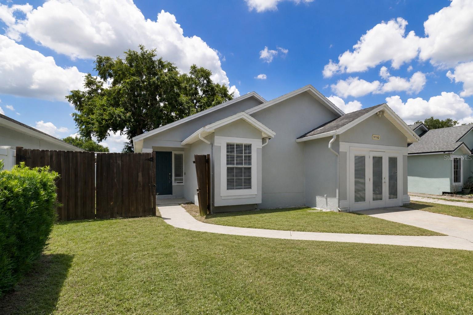 9752 Piney Point Cir Property Photo 2