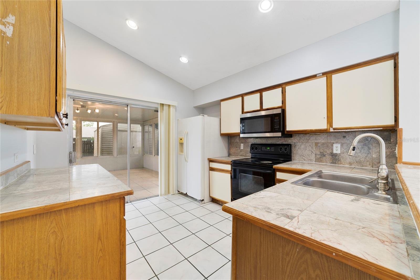 9752 Piney Point Cir Property Photo 8