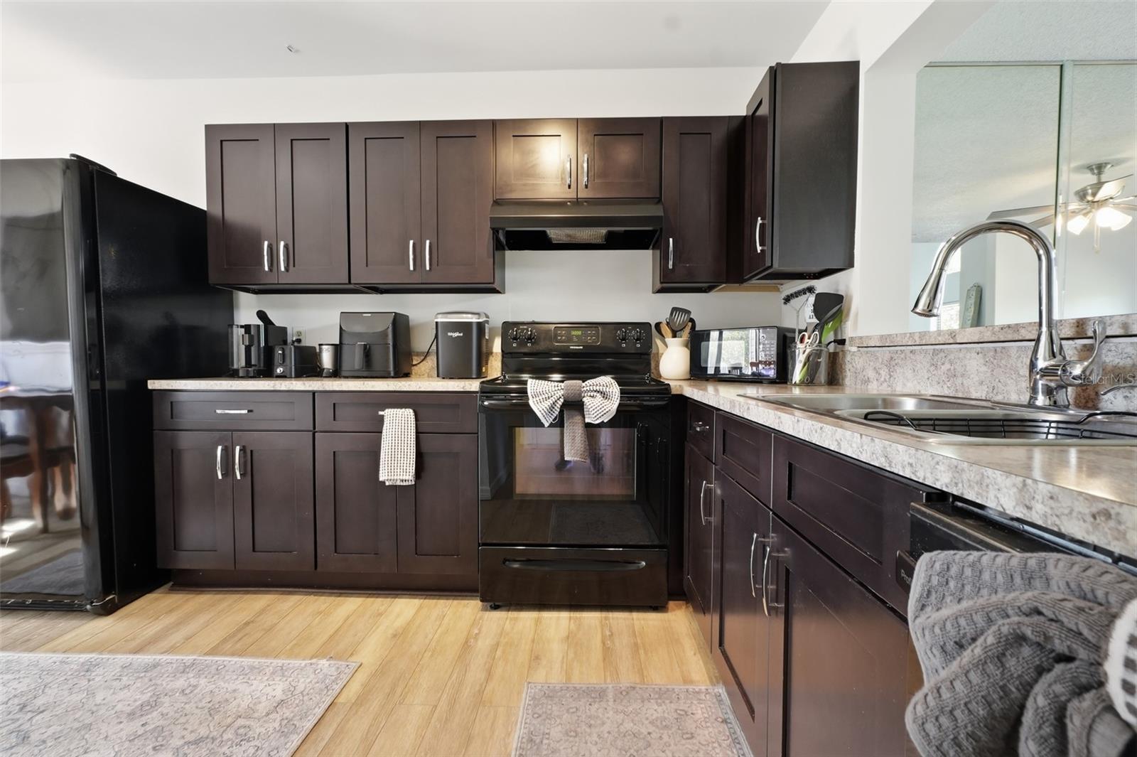 2216 Stonington Ave #2216 Property Photo 11