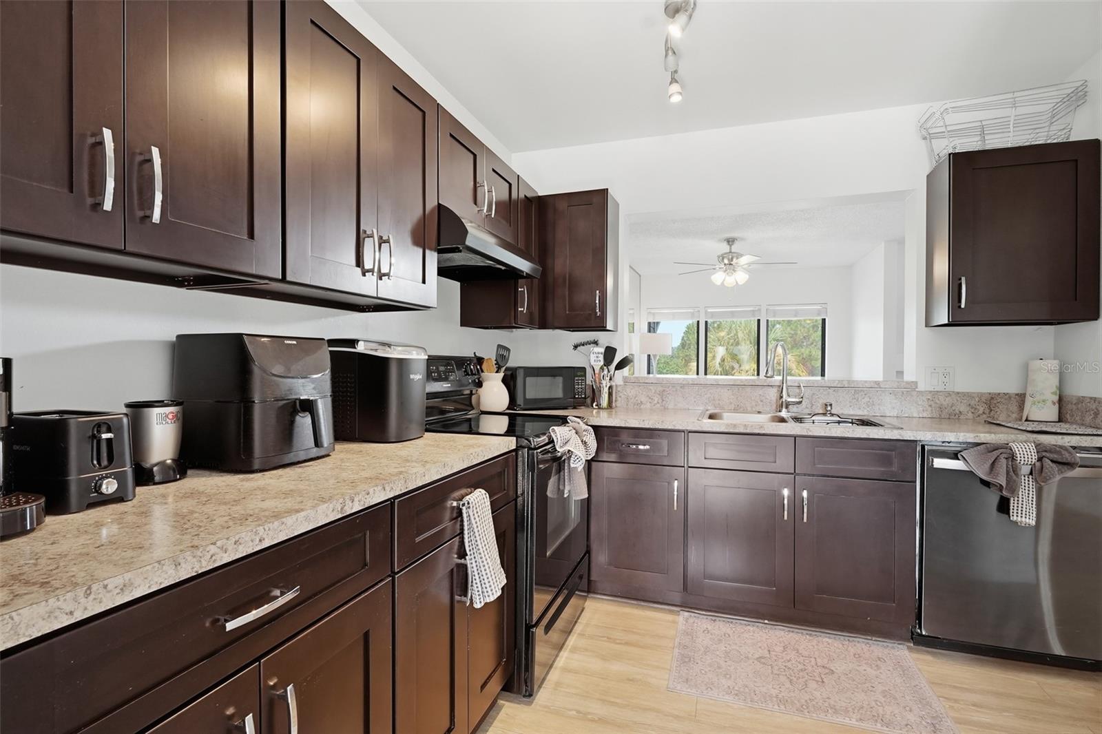 2216 Stonington Ave #2216 Property Photo 12