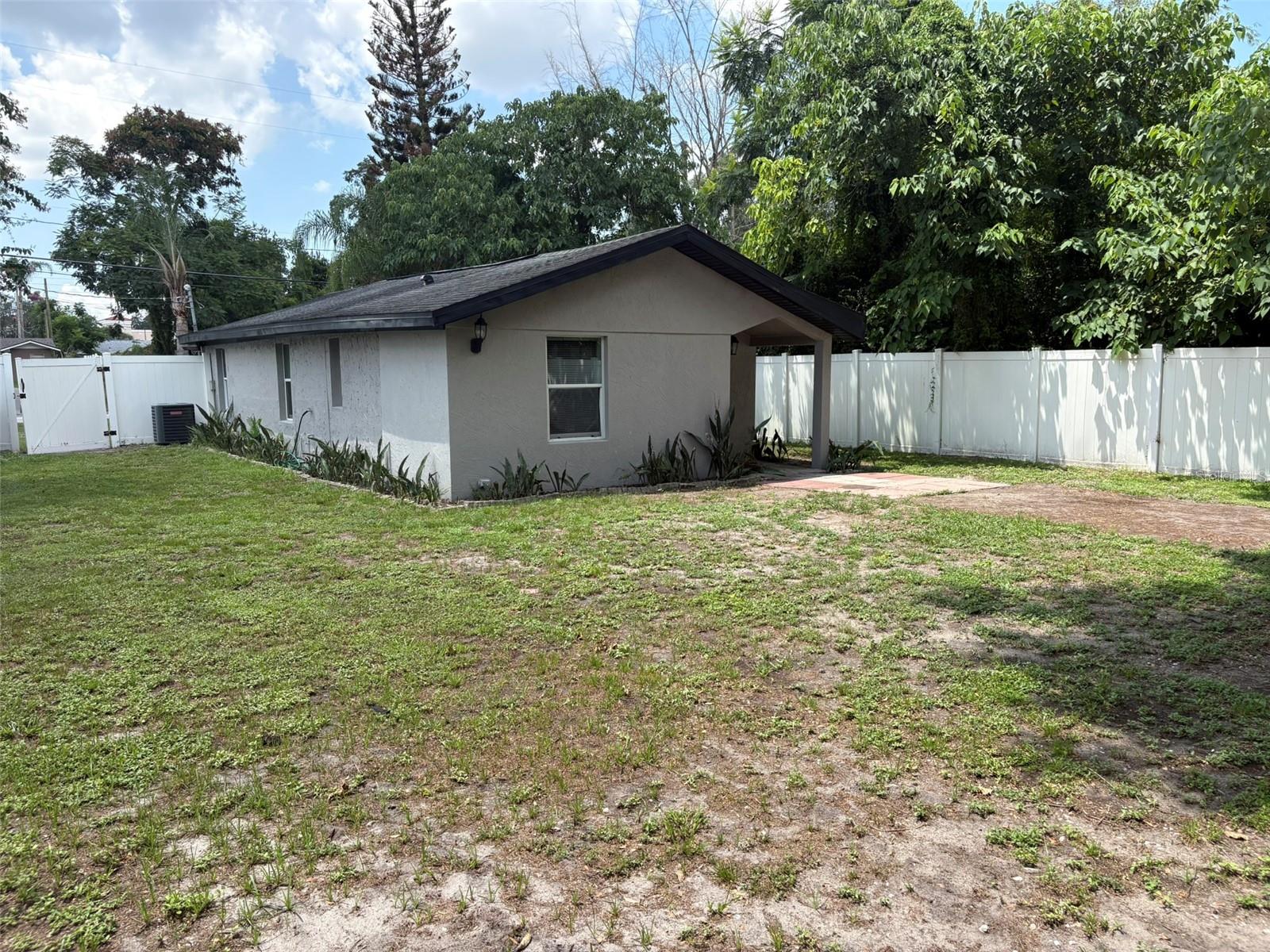 2415 Mayer St Property Photo 26