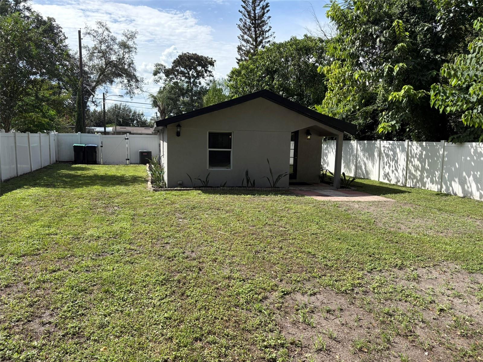 2415 Mayer St Property Photo 28