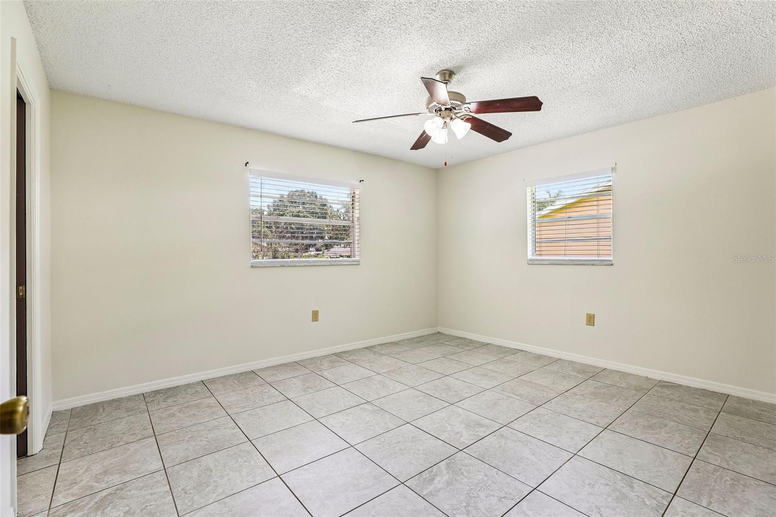 28 Linda Ln Property Photo 17