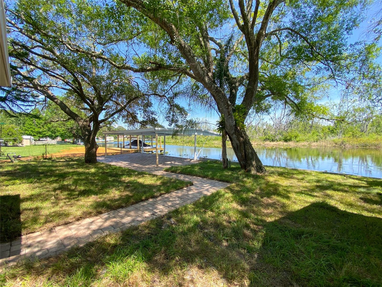 28046 Lois Dr Property Photo 2