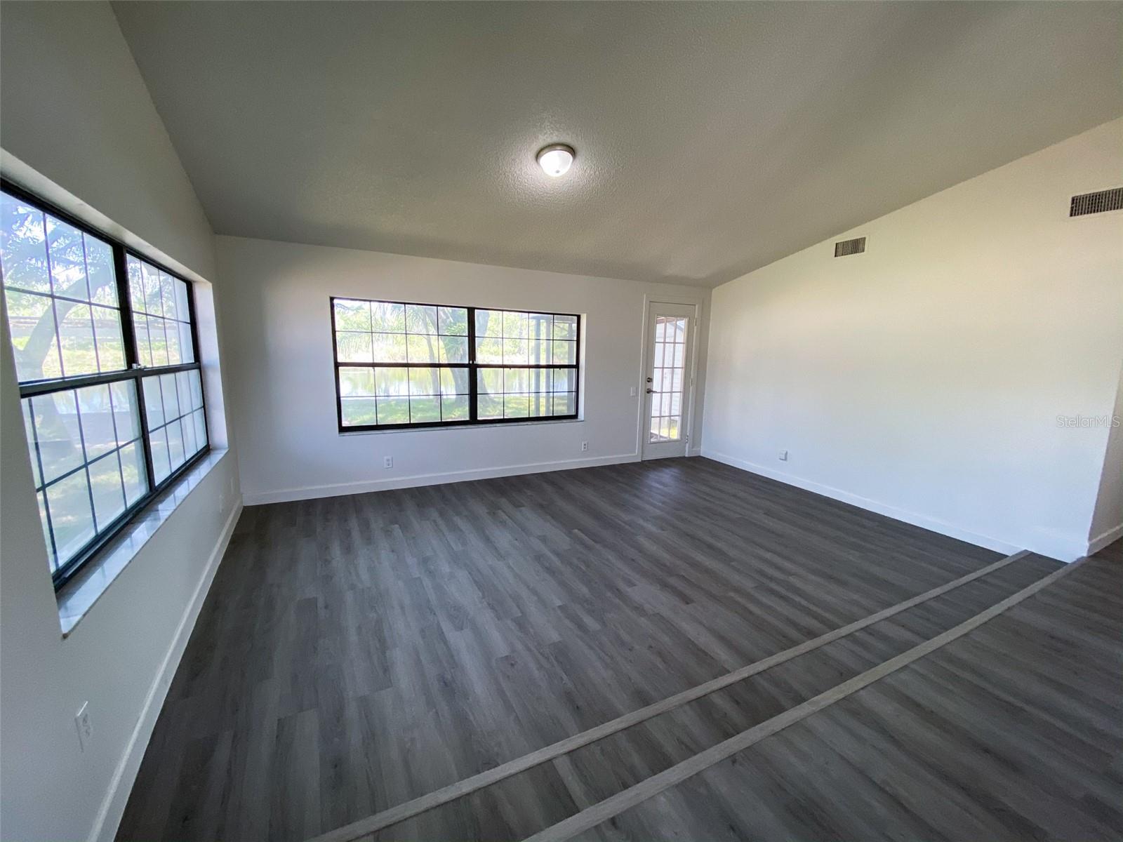 28046 Lois Dr Property Photo 4