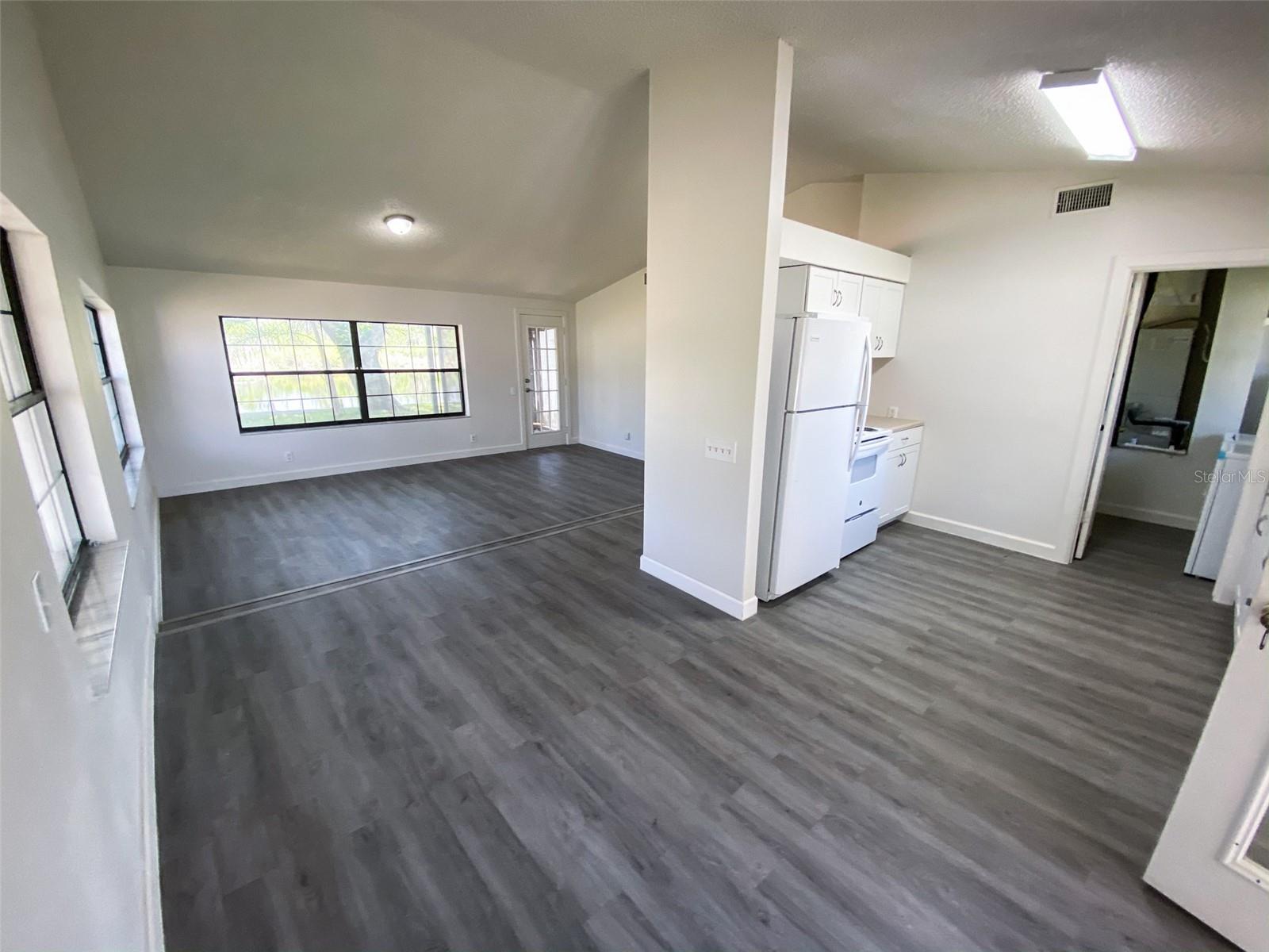 28046 Lois Dr Property Photo 5