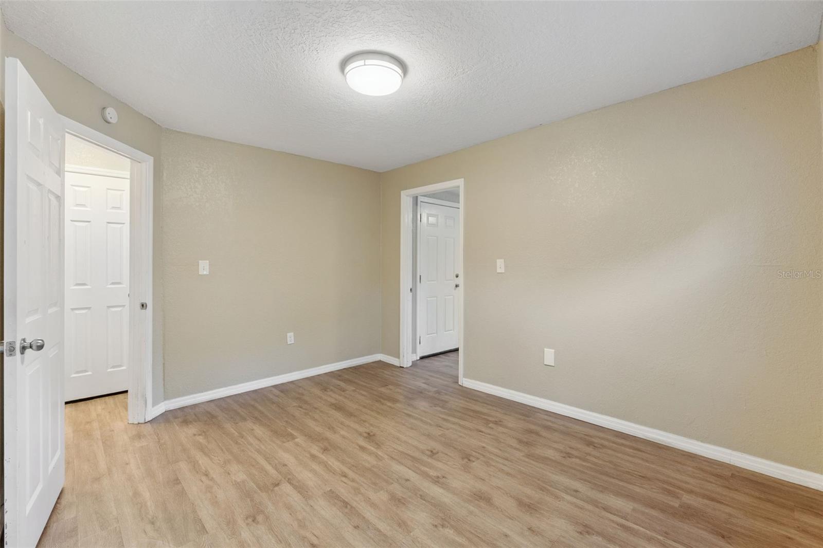 5000 Huppel Ave Property Photo 9
