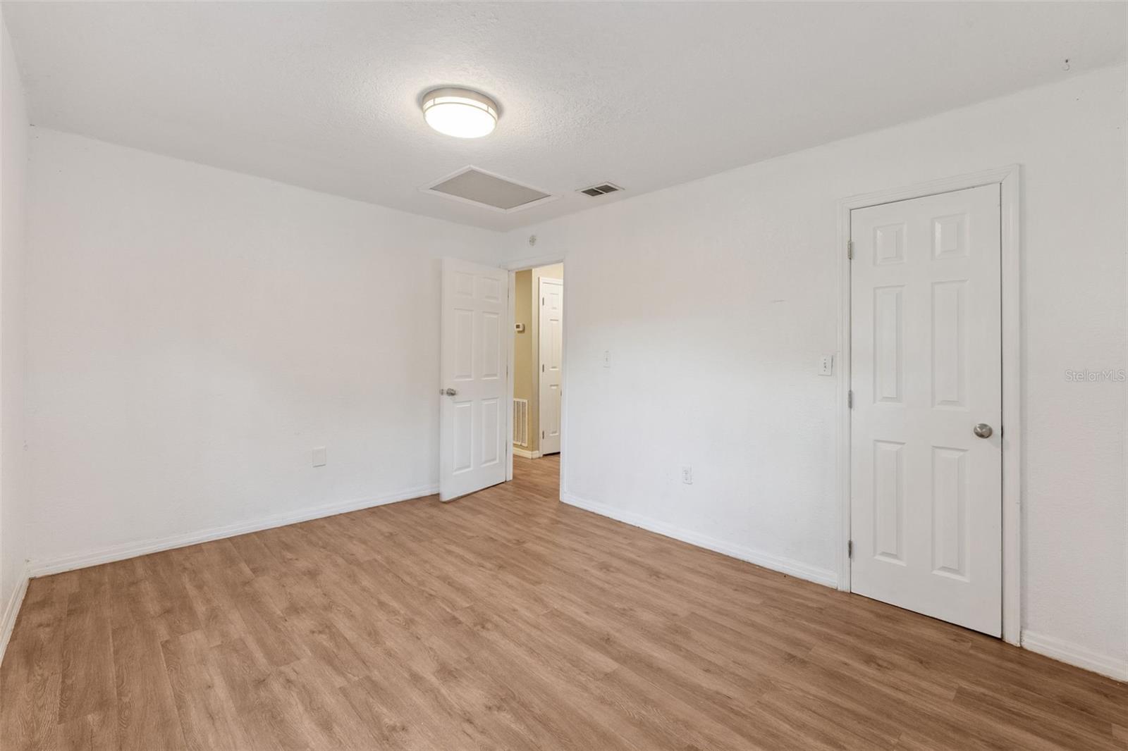 5000 Huppel Ave Property Photo 10