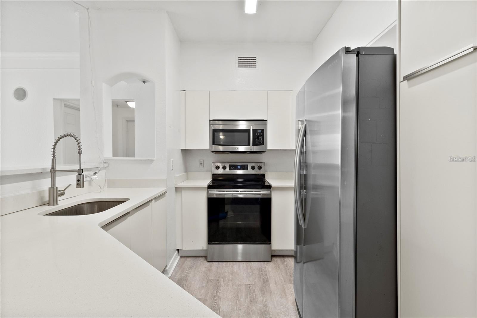 3428 Soho St #b08 Property Photo 6