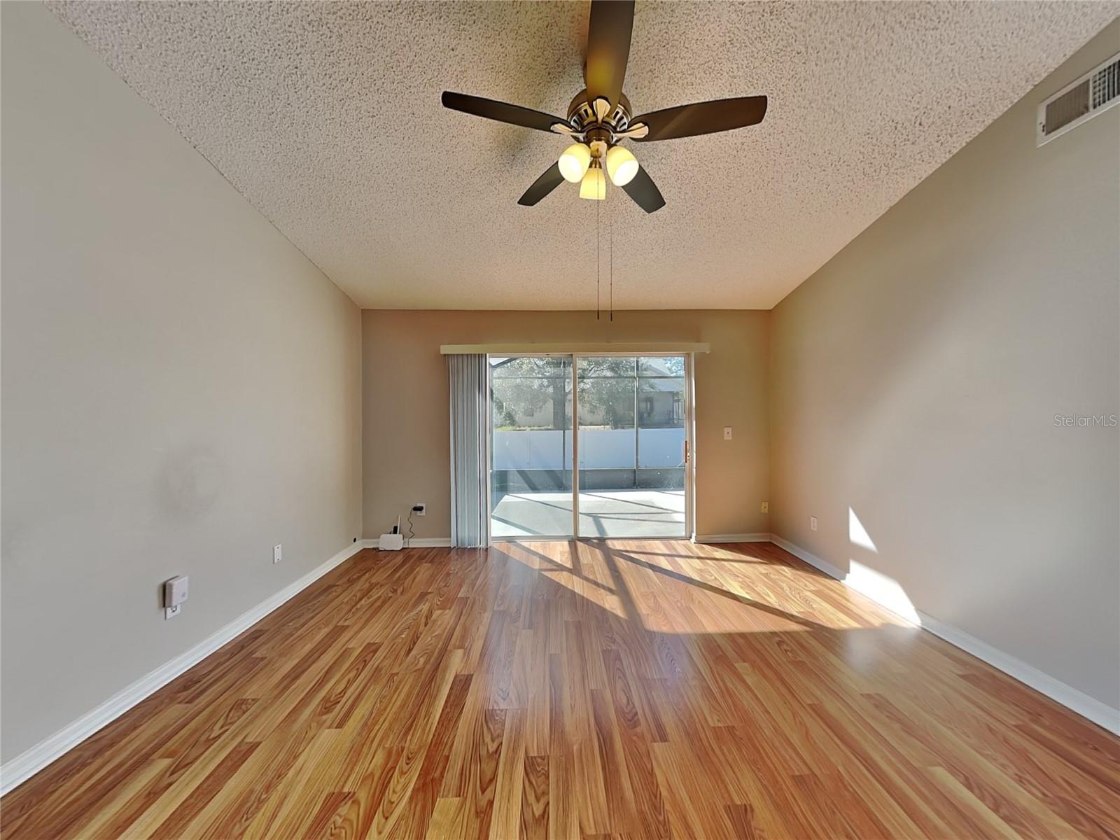 O6423078 Property Photo 2