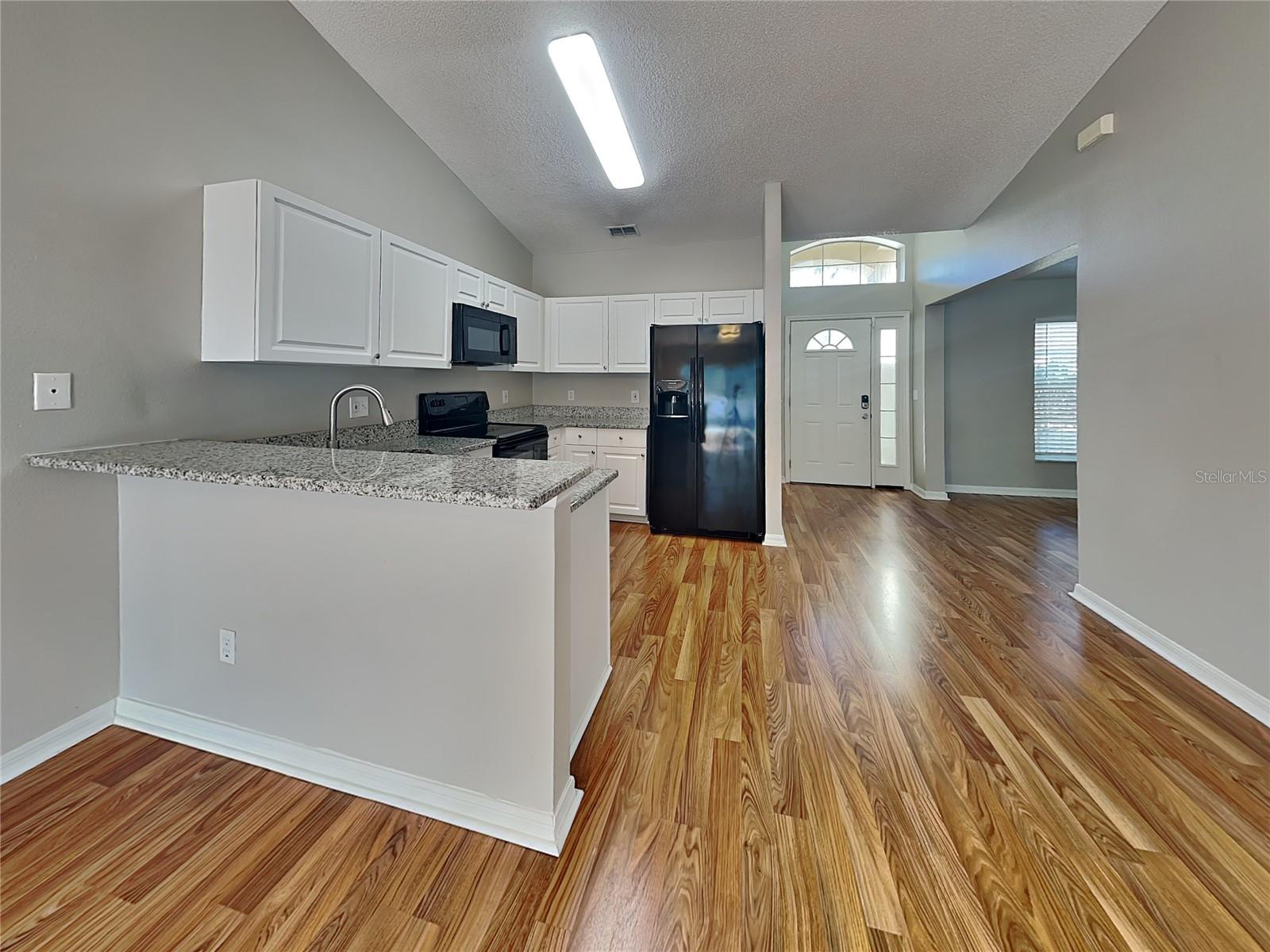 O6423078 Property Photo 3