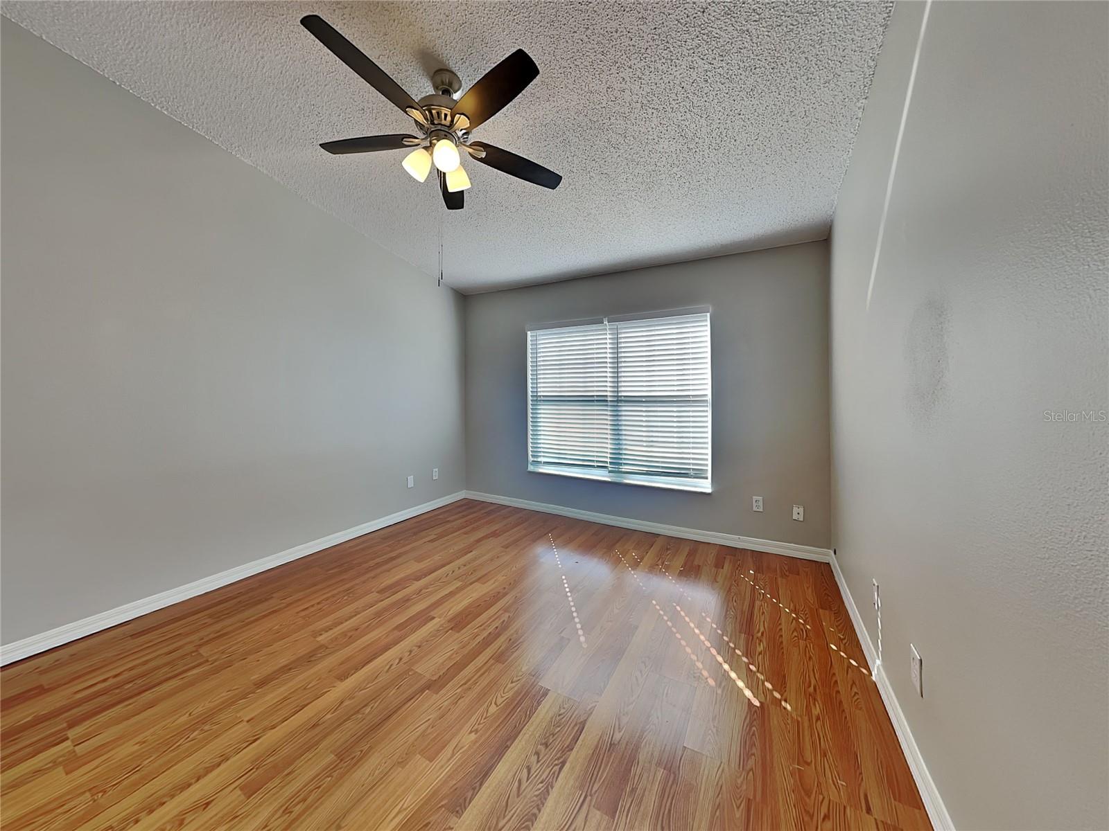 O6423078 Property Photo 7