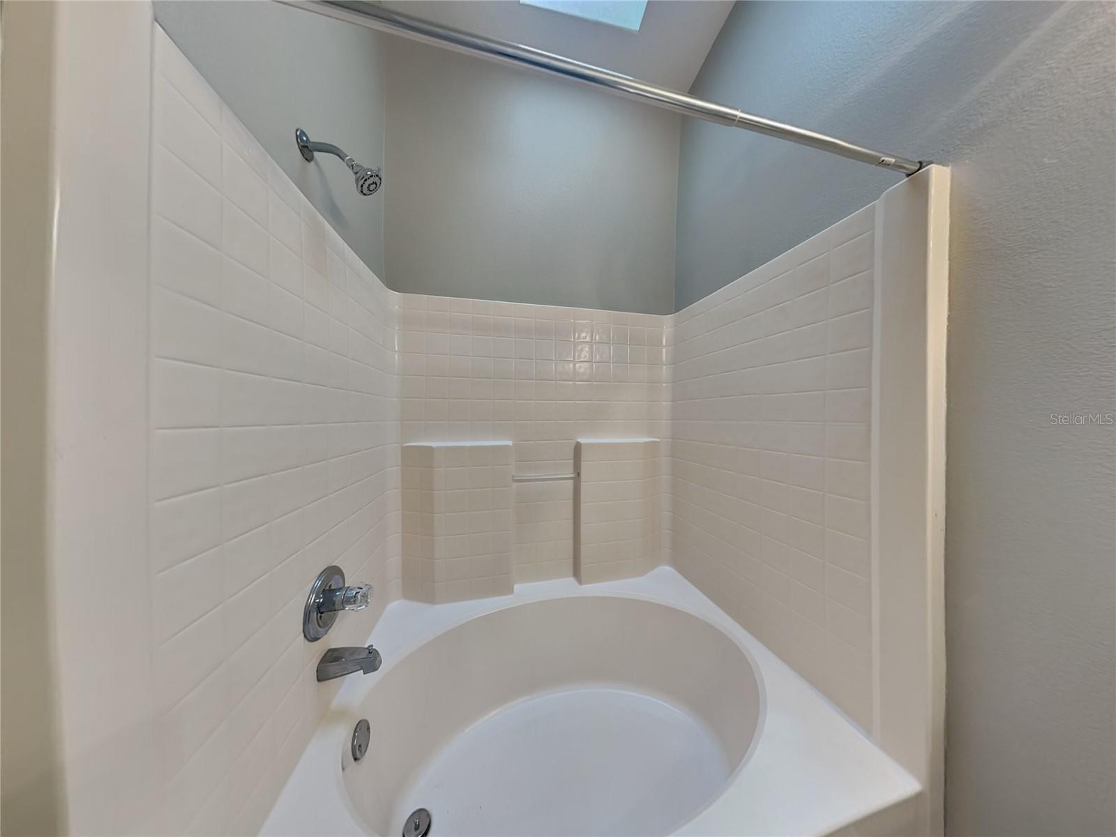 O6423078 Property Photo 10