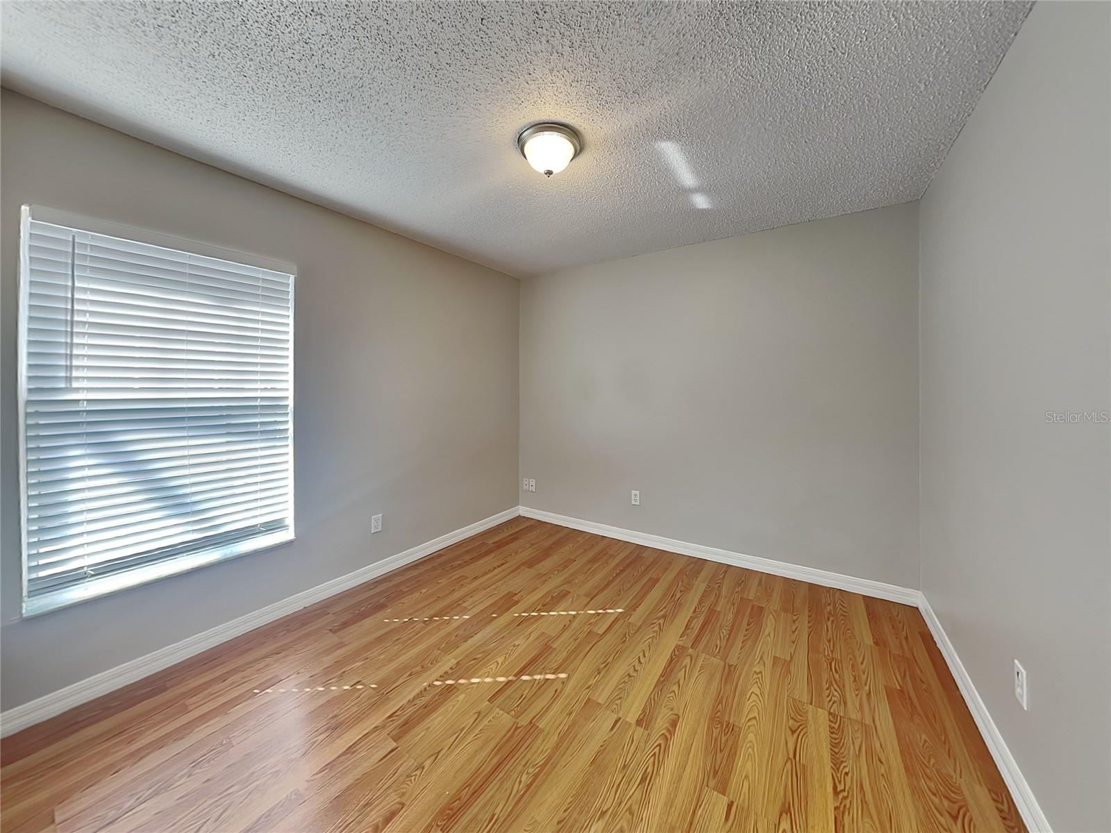 O6423078 Property Photo 12