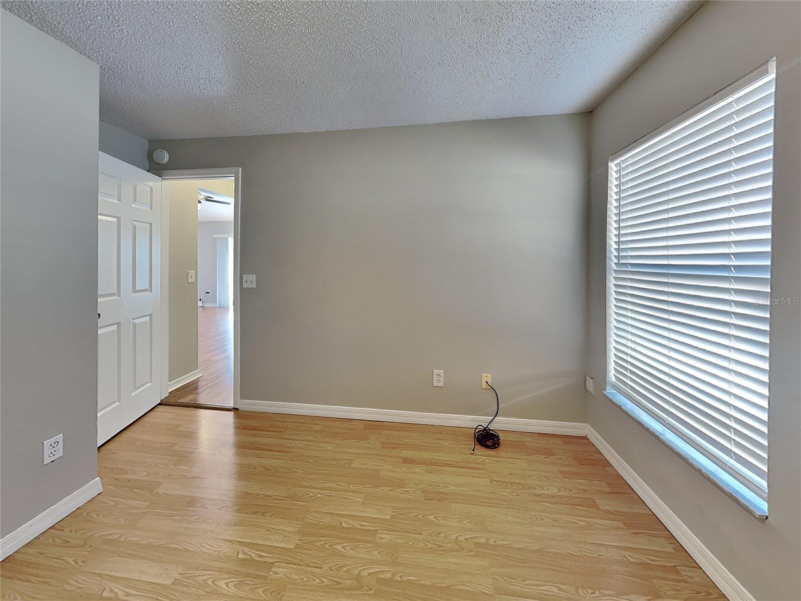 O6423078 Property Photo 15