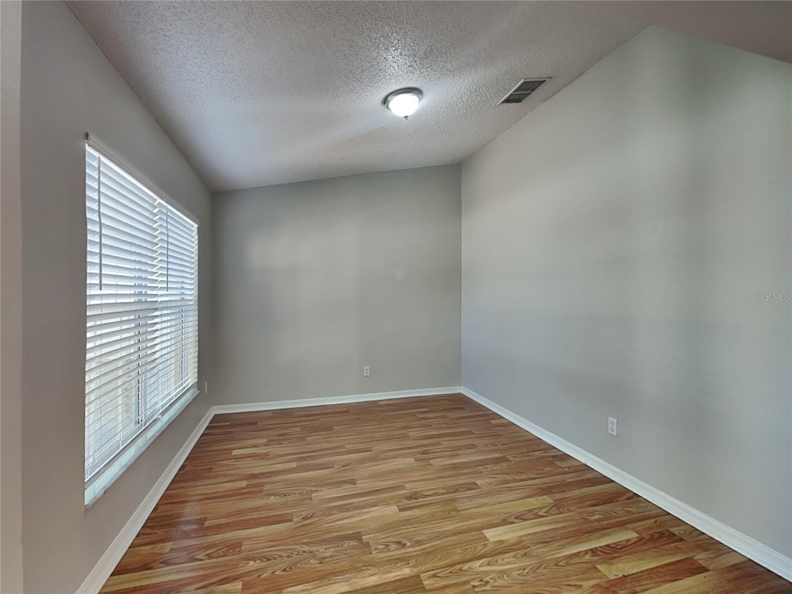O6423078 Property Photo 18