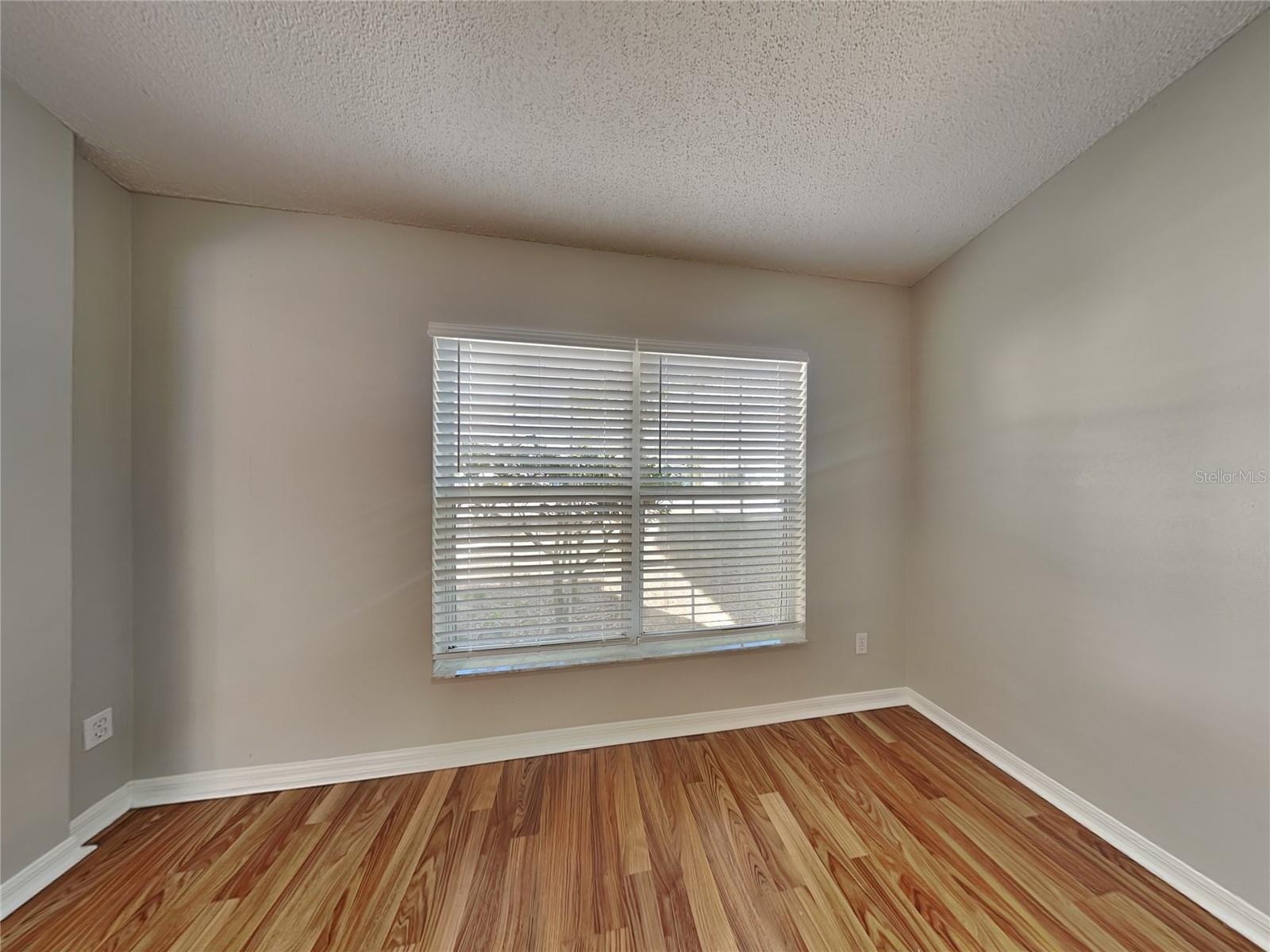 O6423078 Property Photo 20