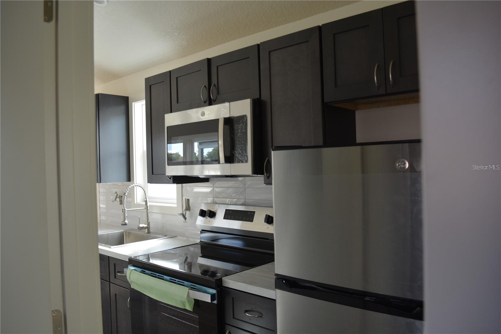 575 2nd St Property Photo 8