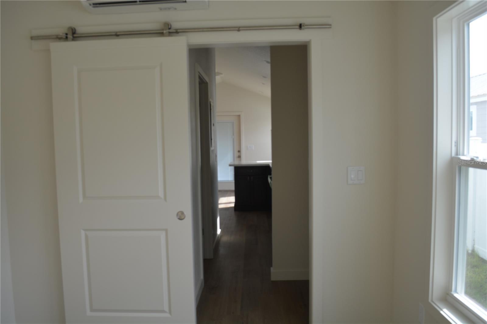 575 2nd St Property Photo 11
