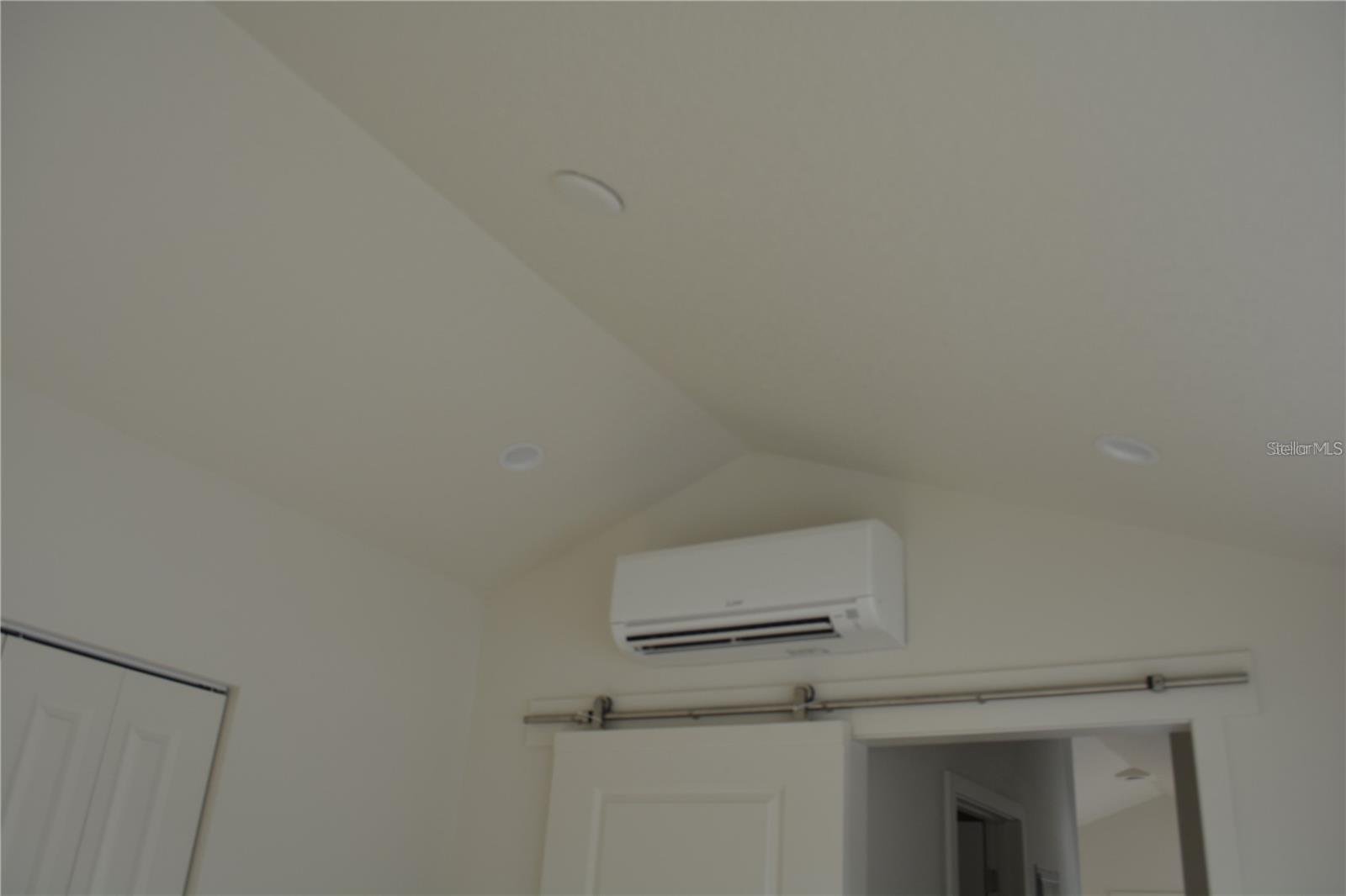575 2nd St Property Photo 12