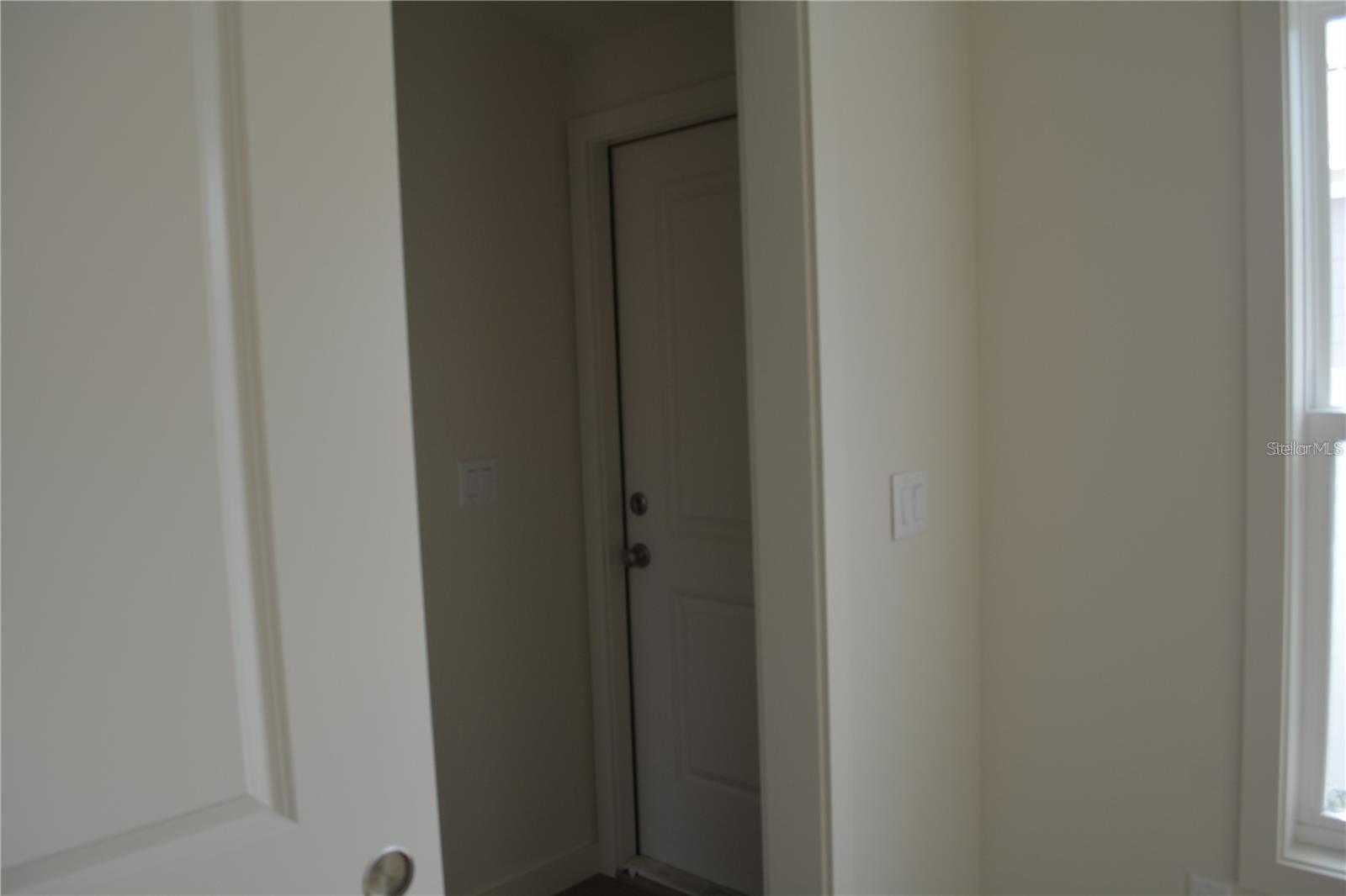 575 2nd St Property Photo 13